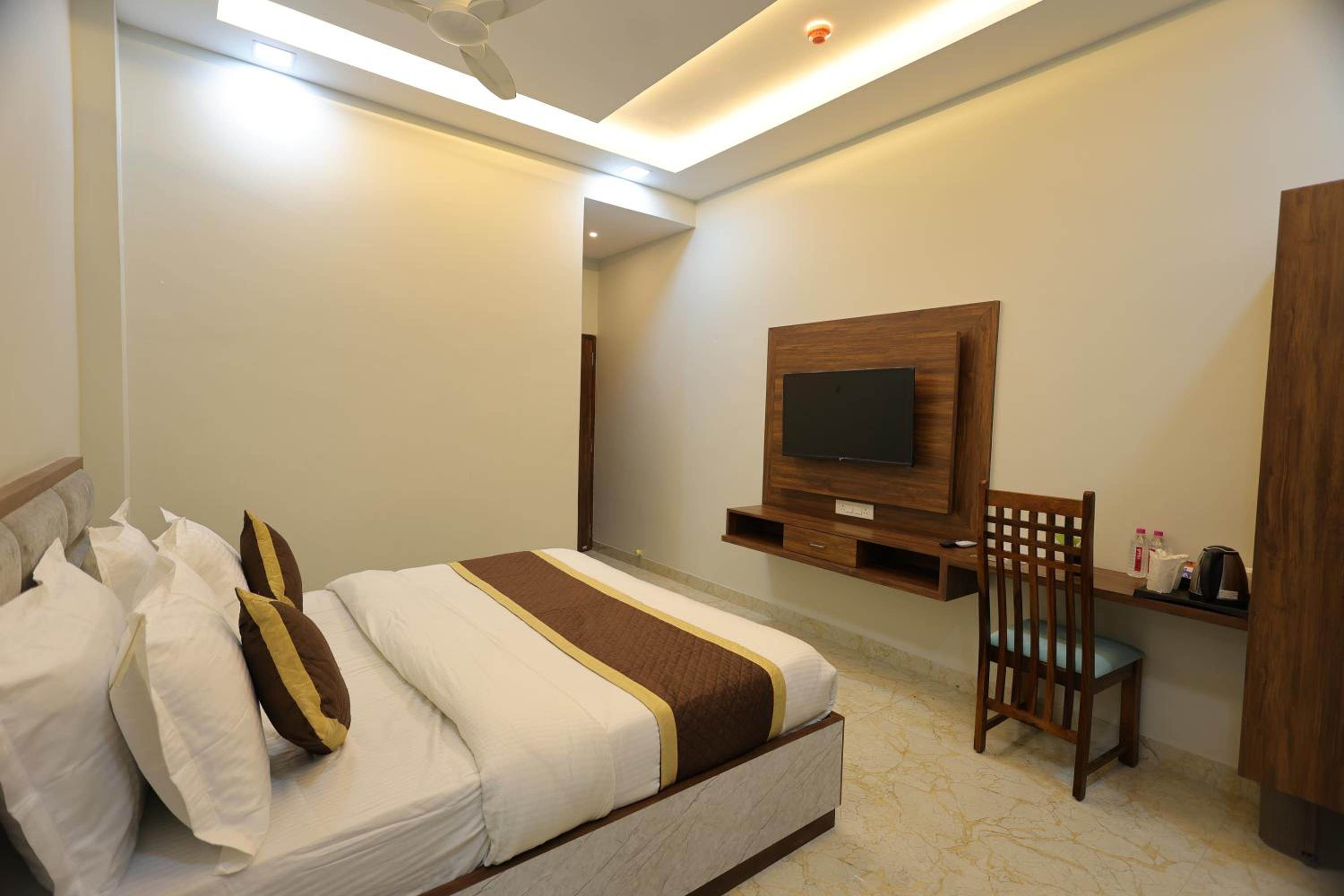 Deluxe Room - Photo 2