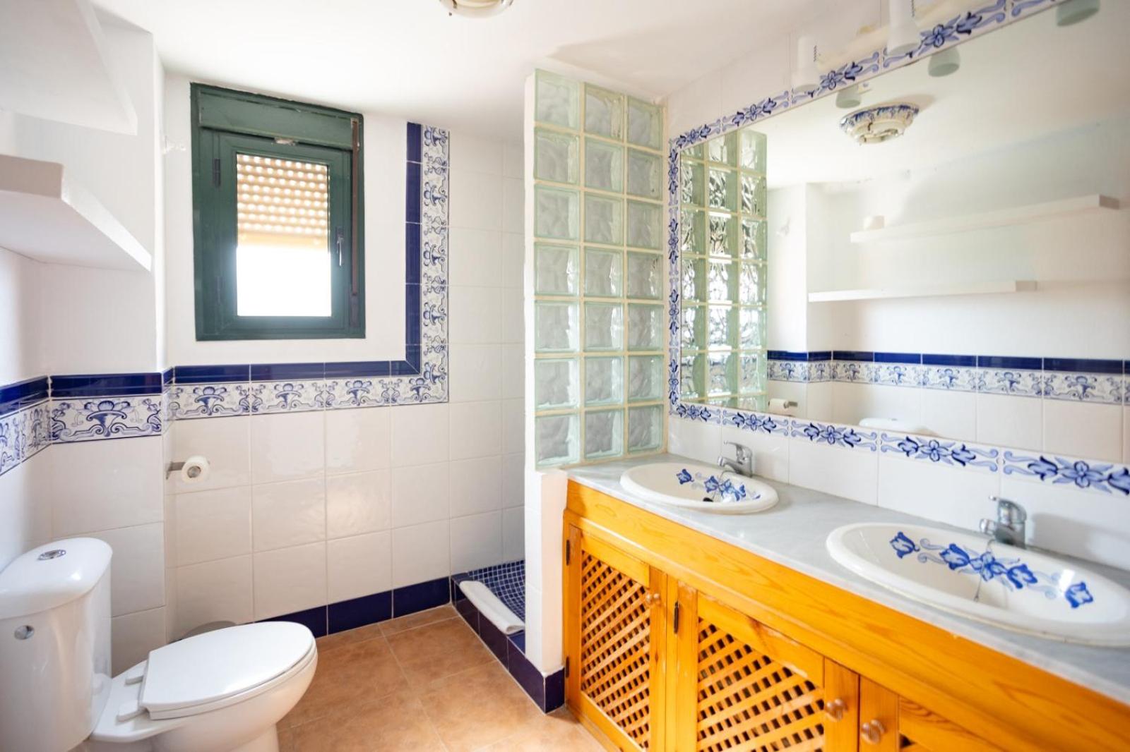 Three-Bedroom Apartment With Sea View photo 2