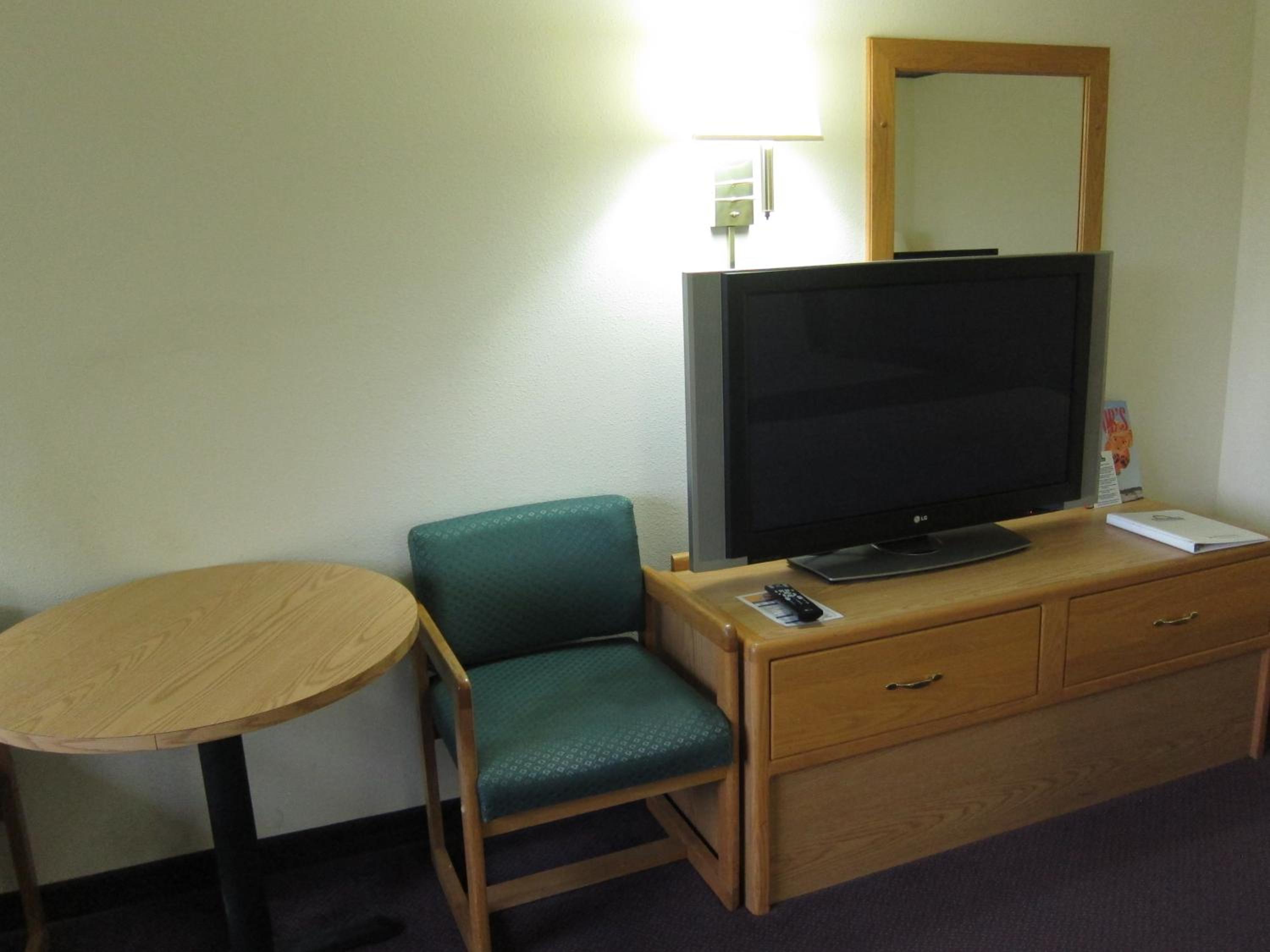 King Room - Non-Smoking - Photo 6