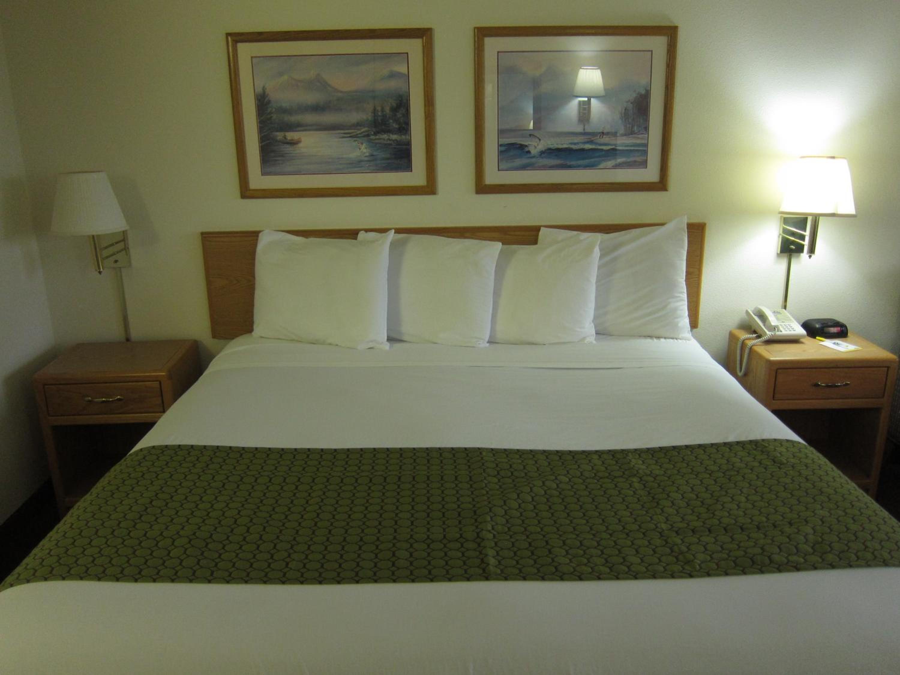 King Room - Non-Smoking - Photo 3