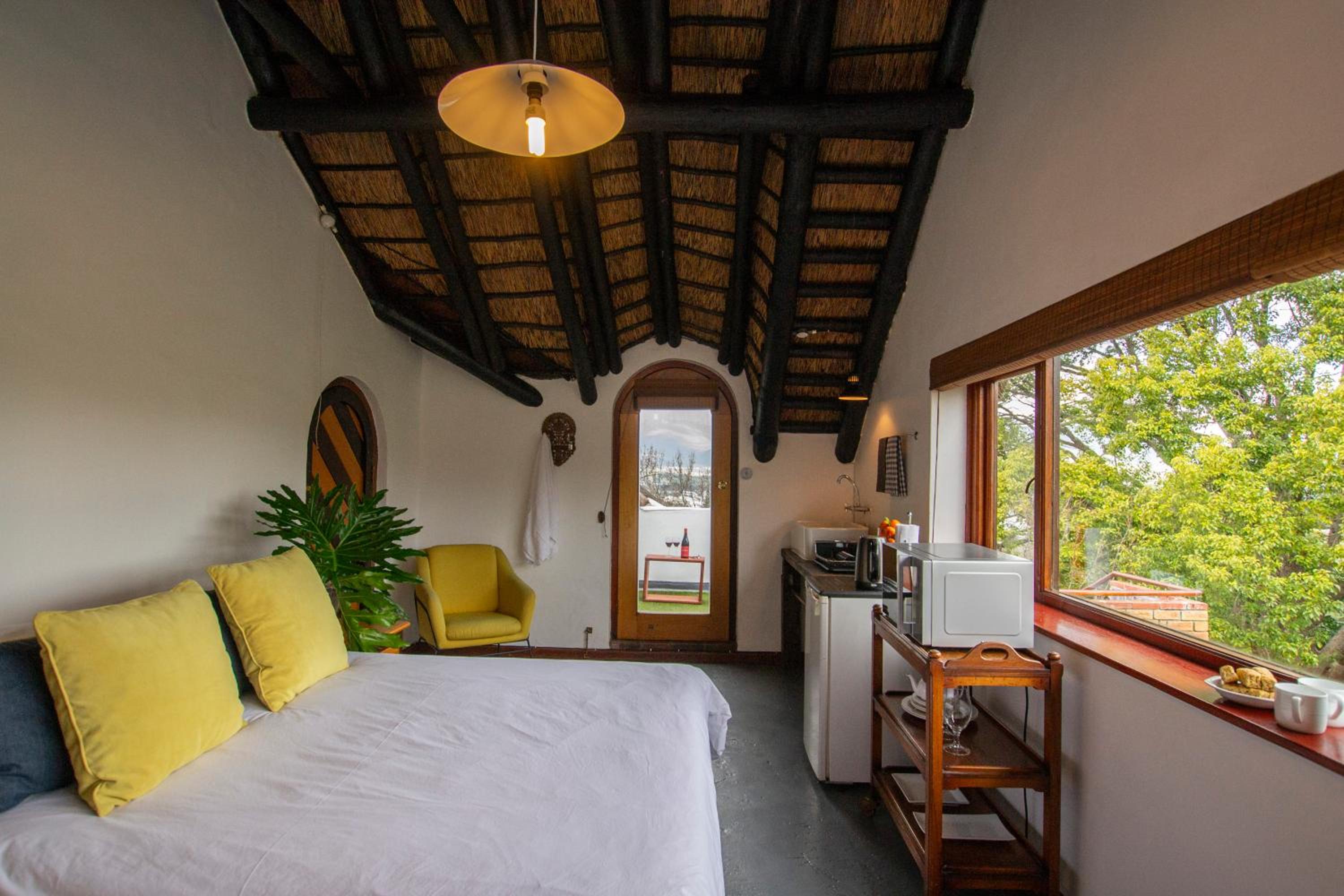 One-Bedroom Apartment with View photo 1
