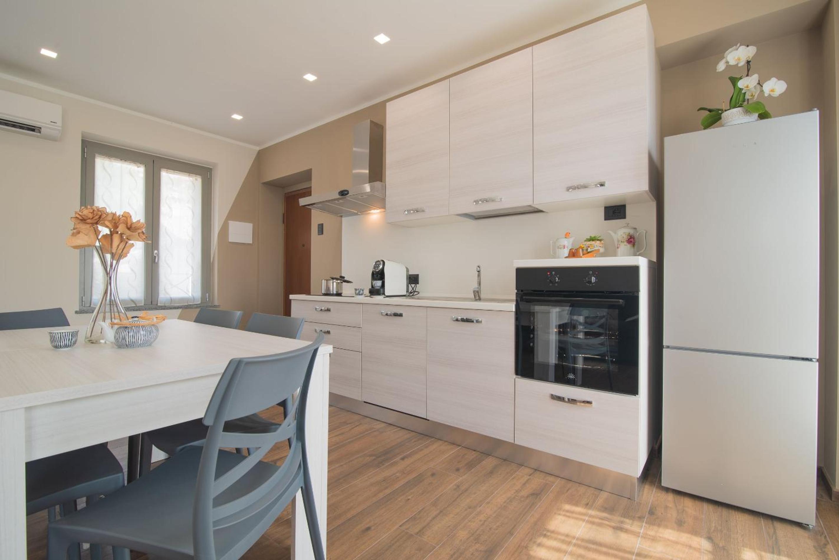 One-Bedroom Apartment with Balcony photo 2