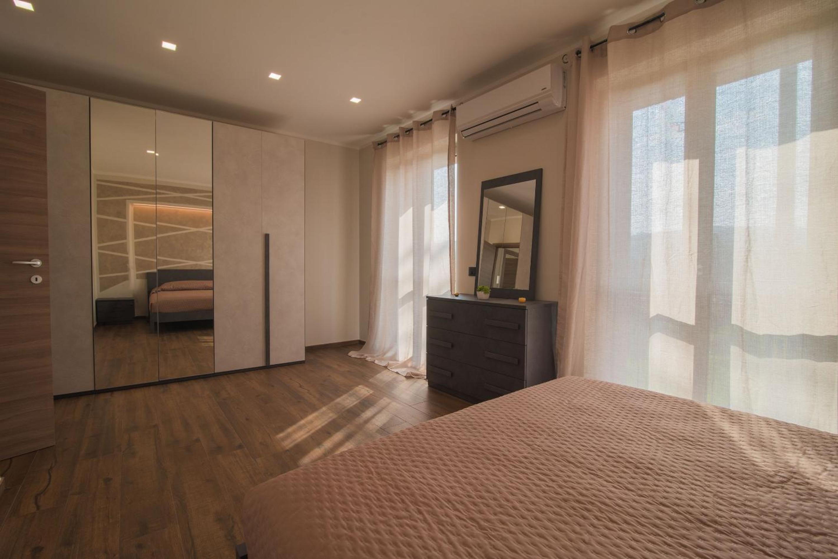 One-Bedroom Apartment with Balcony photo 2