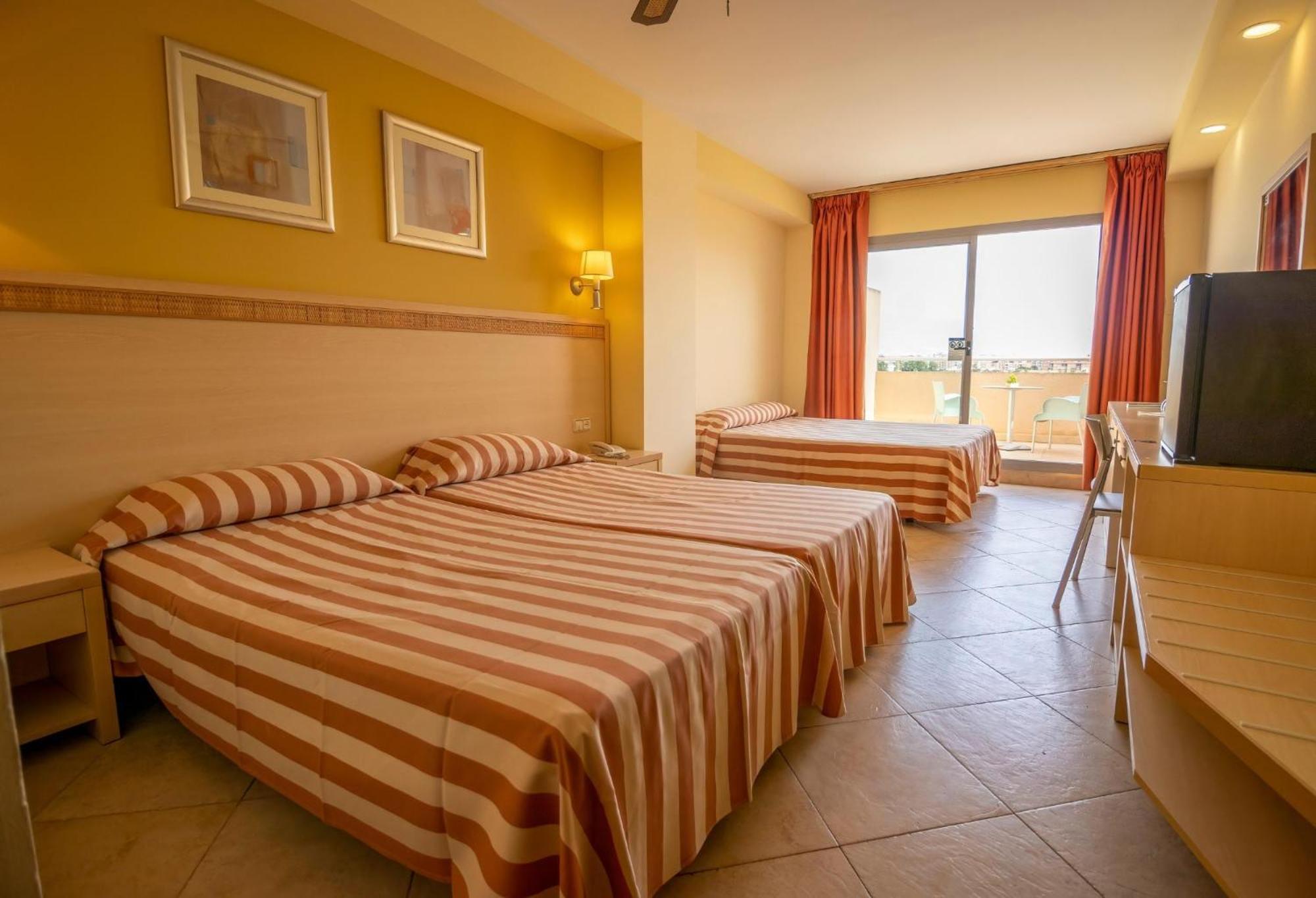 Double Room (3 Adults) - Photo 1