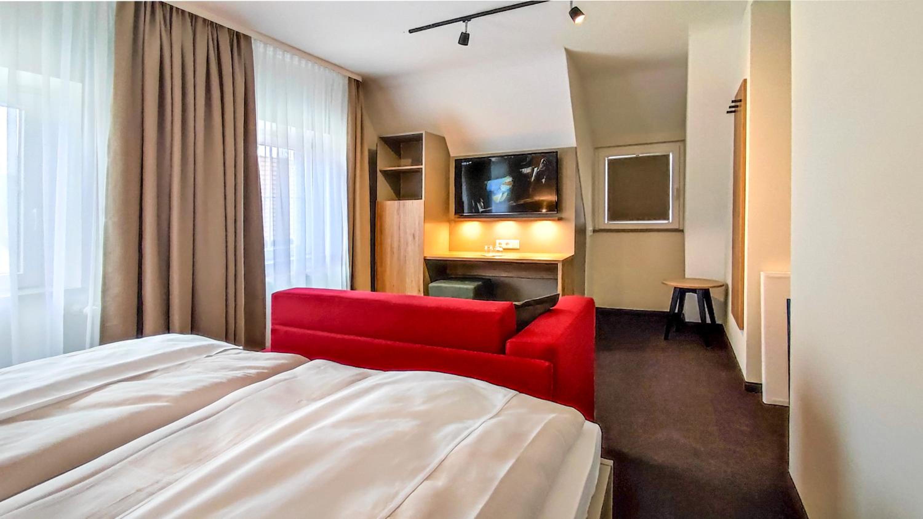 Deluxe Double Room with Extra Bed photo 2