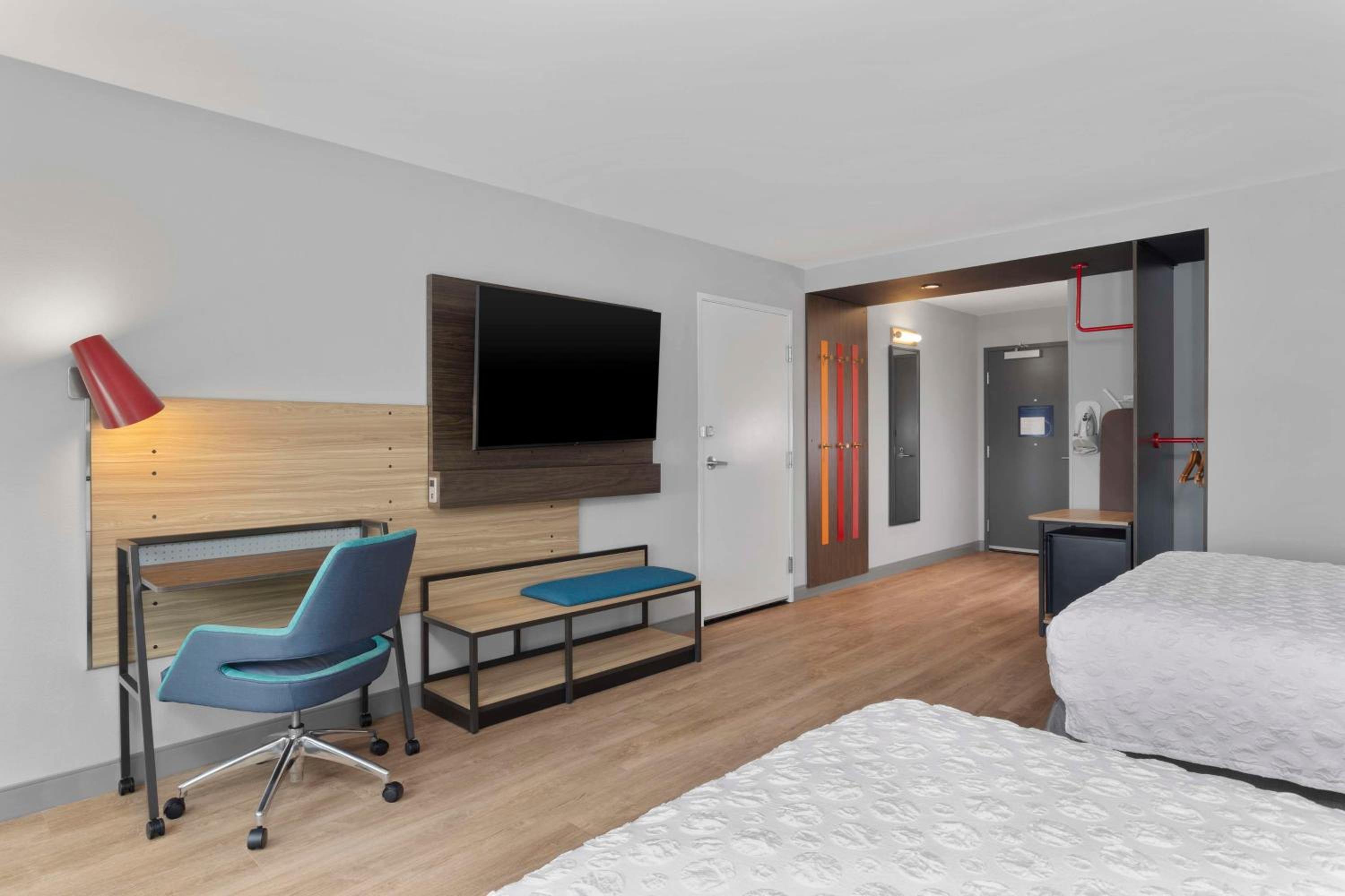 Queen Room with Two Queen Beds and Roll-In Shower - Mobility Access - Photo 1