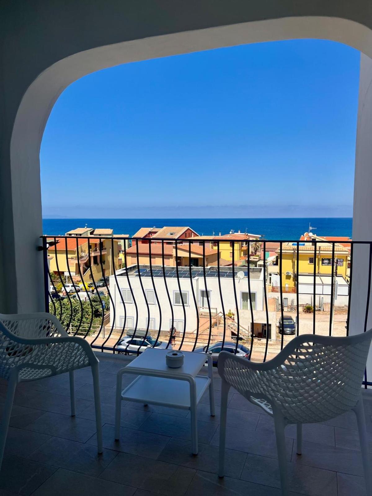 Superior Double Room with Sea View - Photo 4