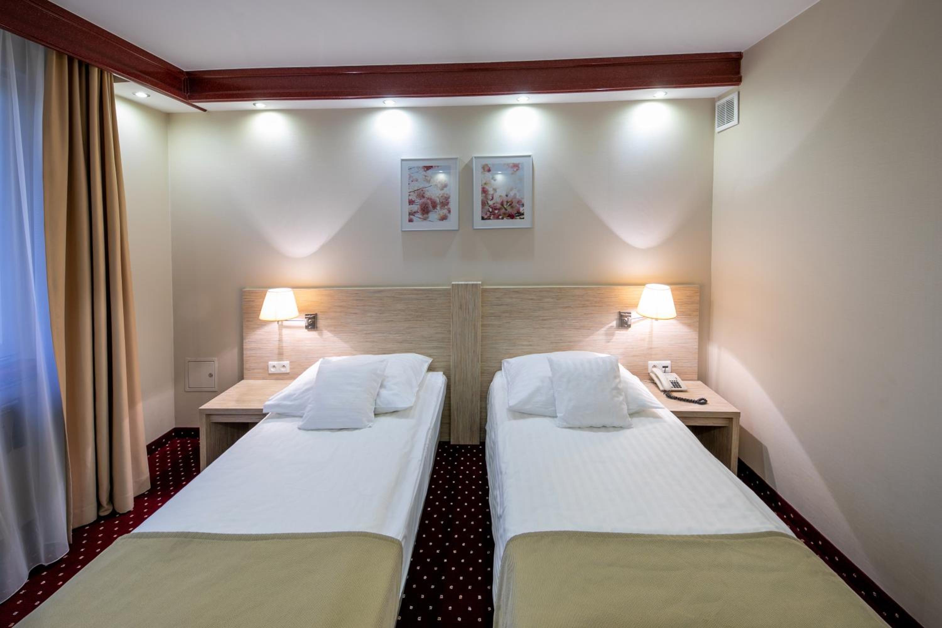 Twin Room - Photo 2