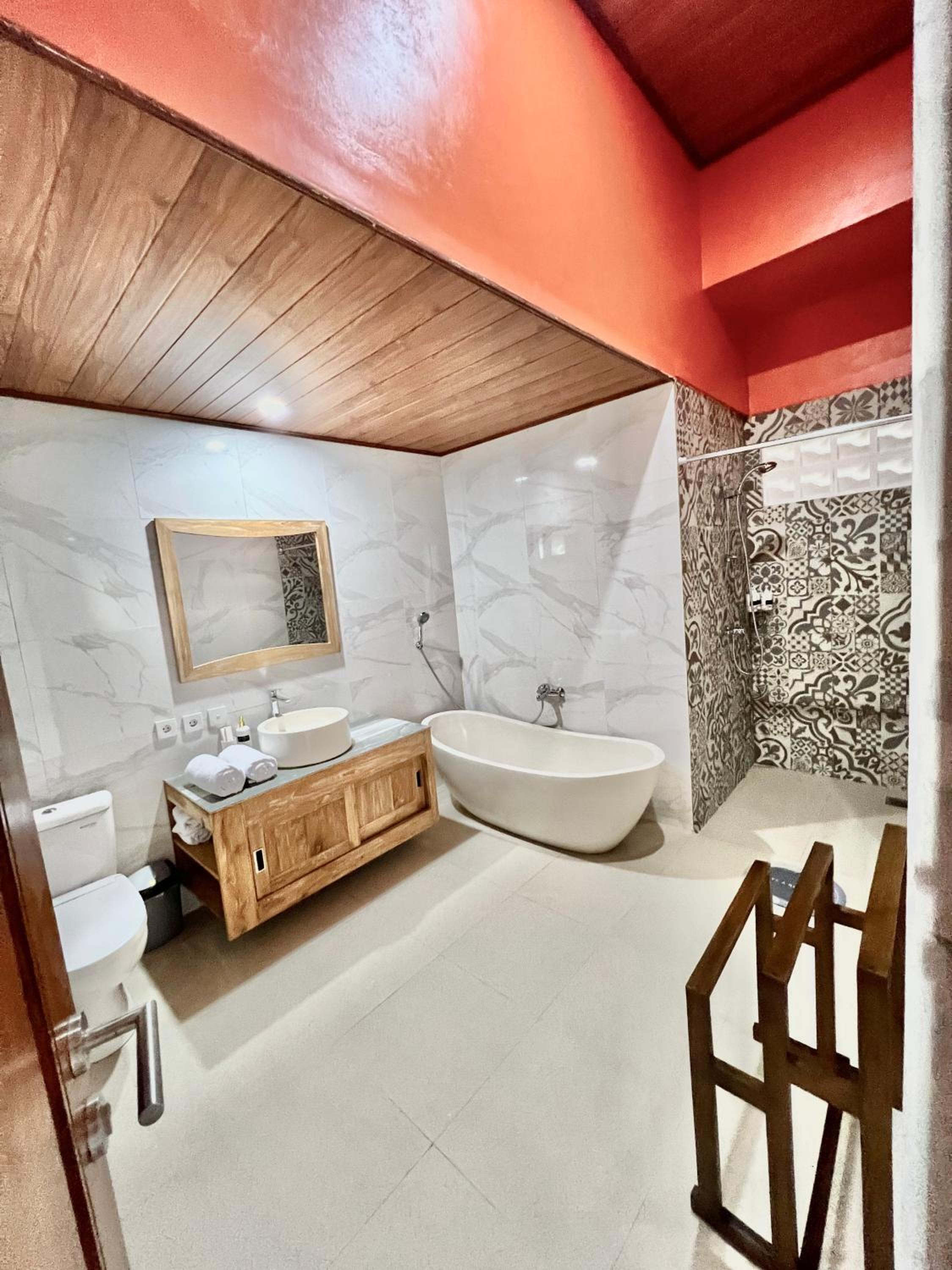 Villa With Private Pool - Photo 27