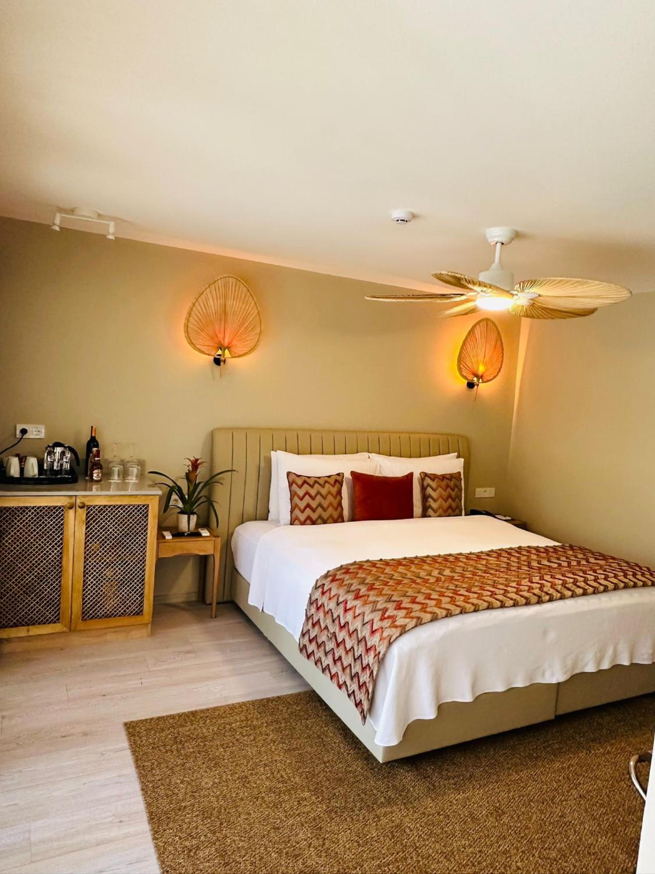Double Room with Garden View - Photo 8