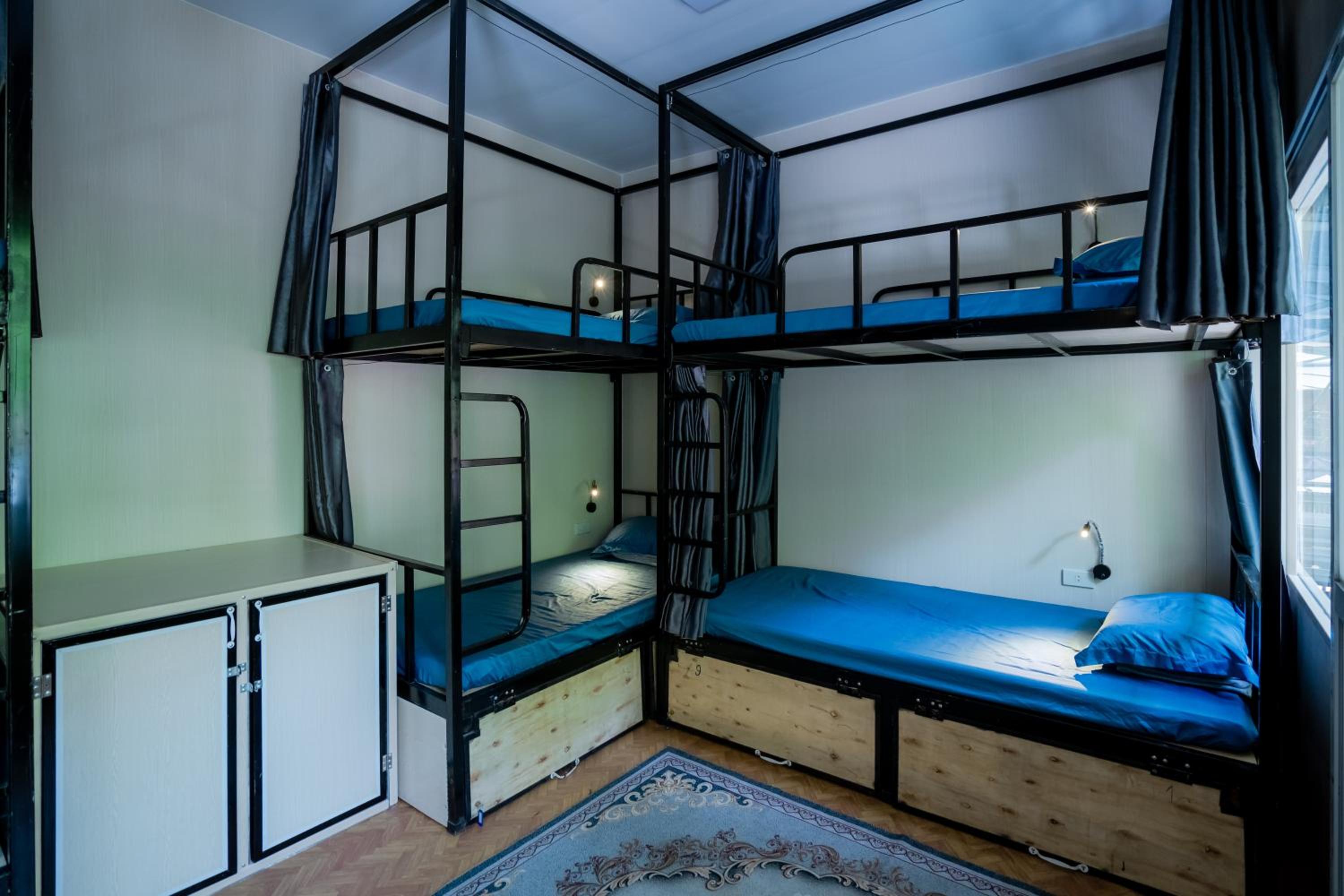 8-Bed Mixed Dormitory Room photo 2