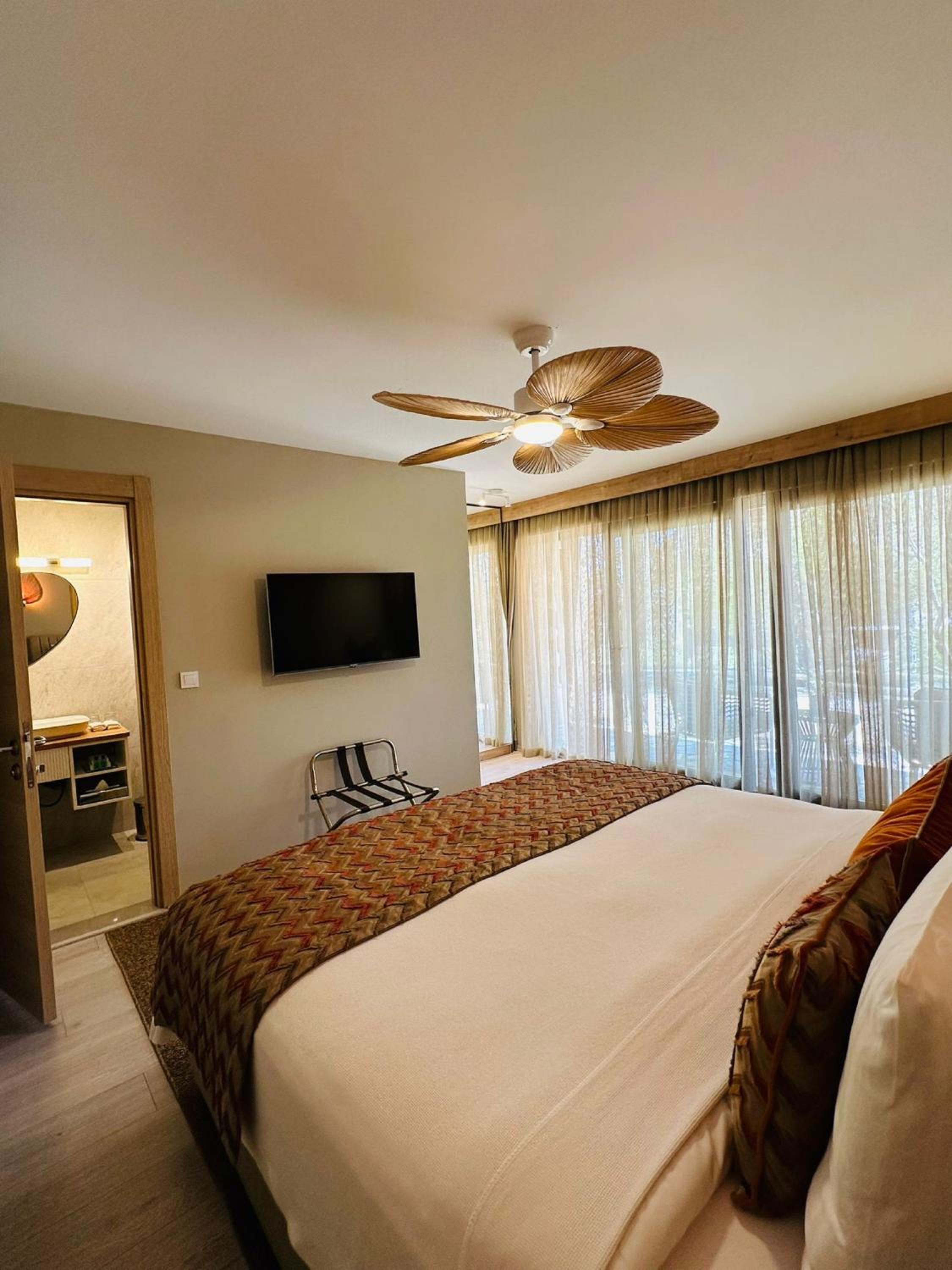 Double Room with Garden View - Photo 3