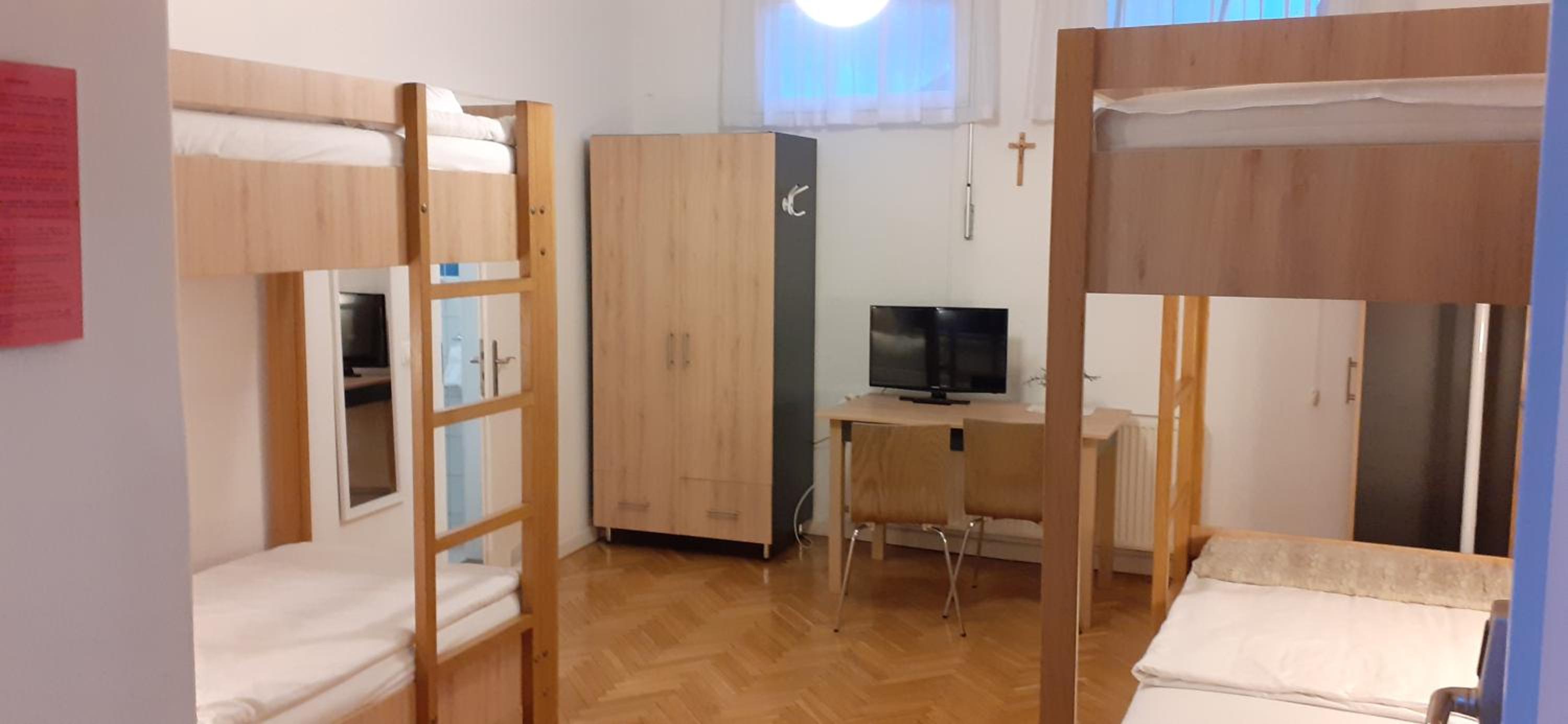 Quadruple Room with Bathroom photo 2