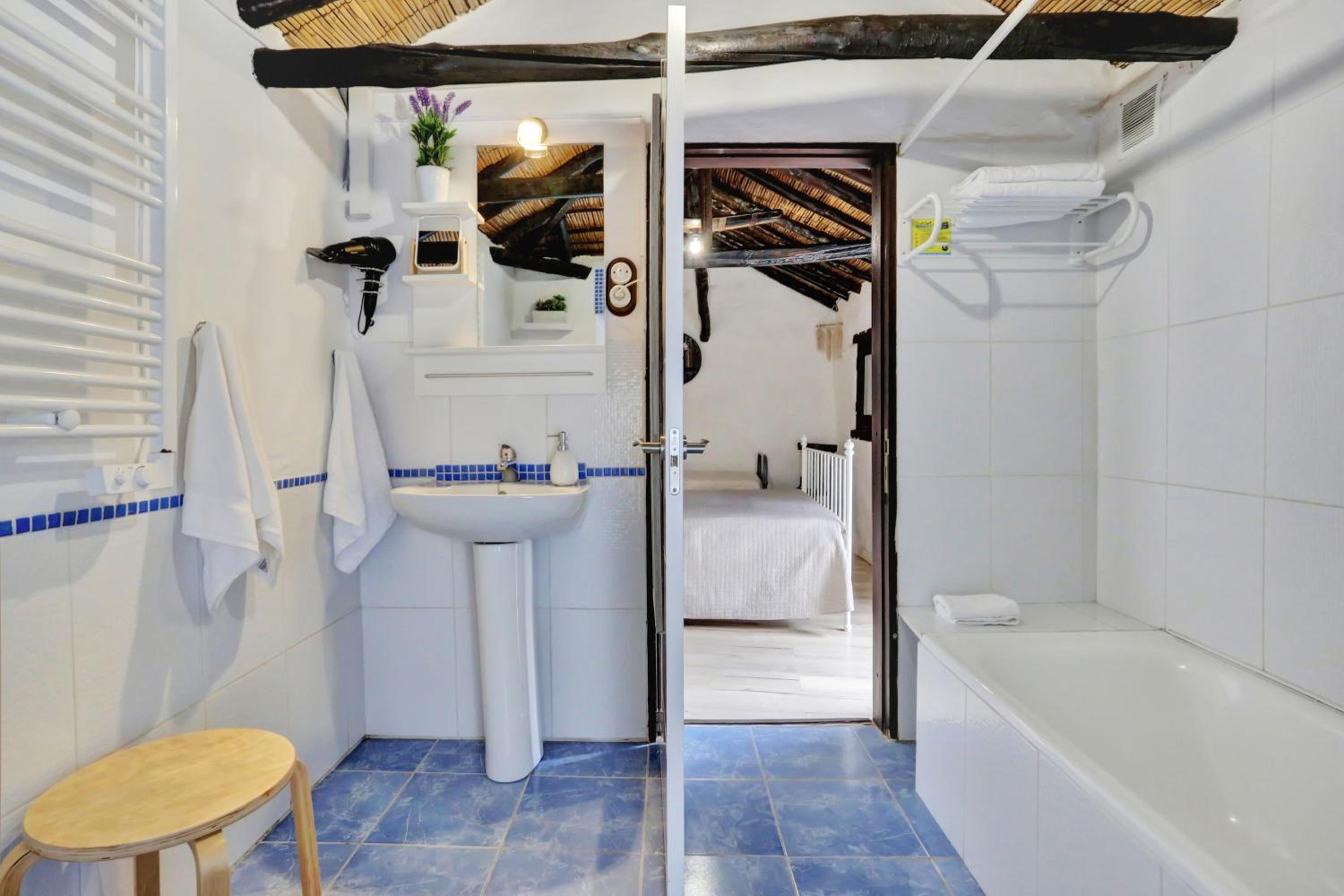 Double or Twin Room with Private Bathroom