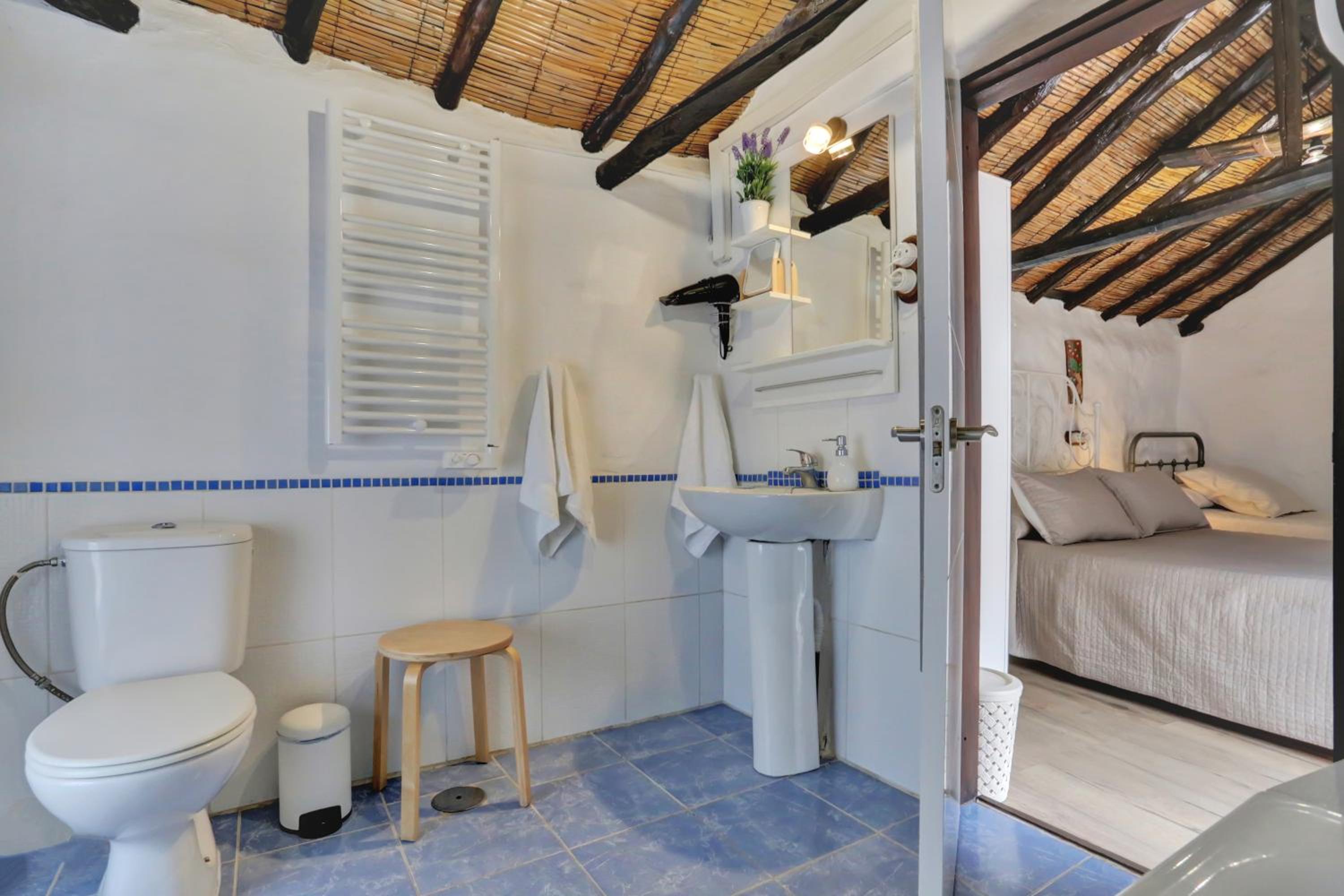 Double or Twin Room with Private Bathroom thumbnail 6