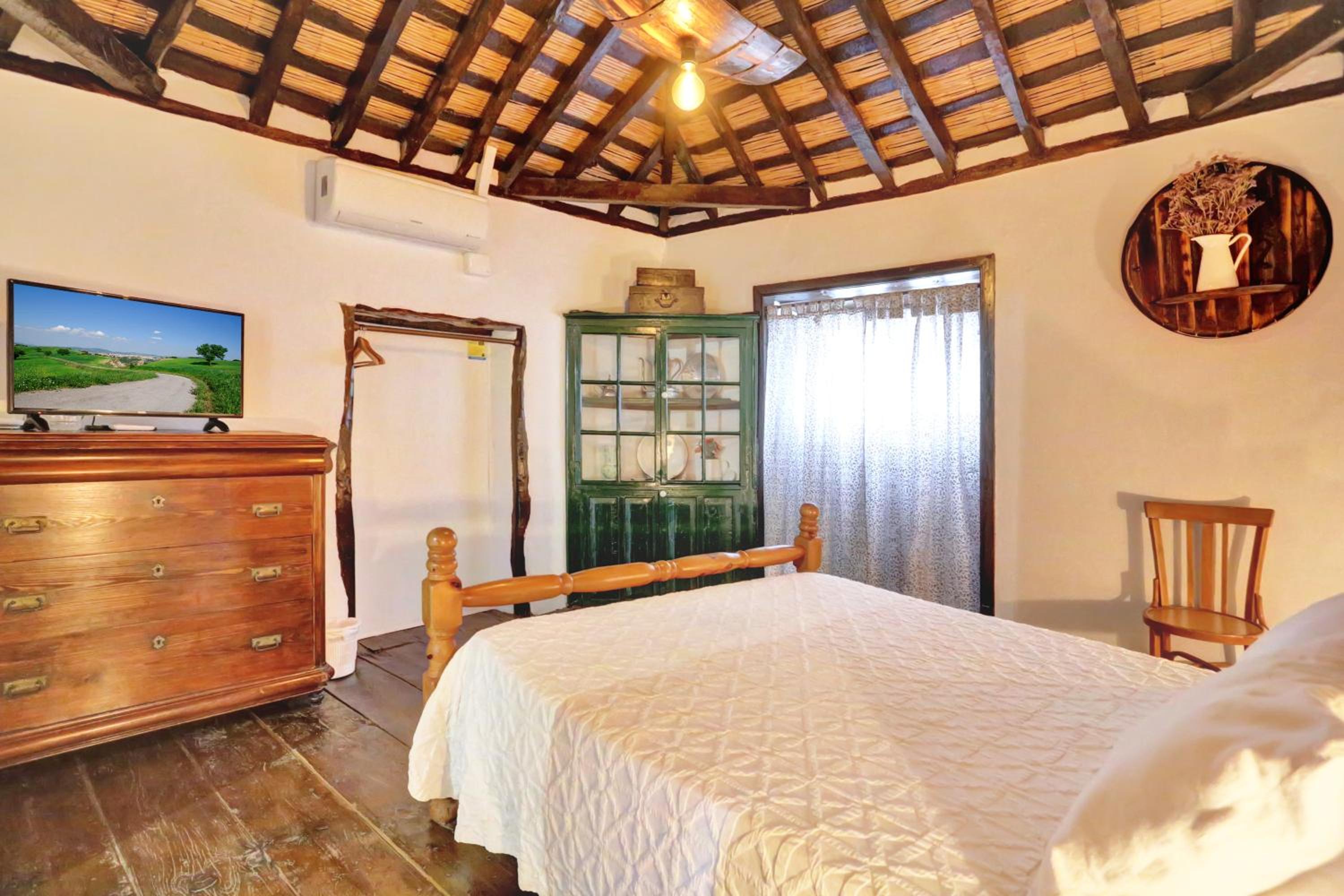 Basic Triple Room with Shared Bathroom