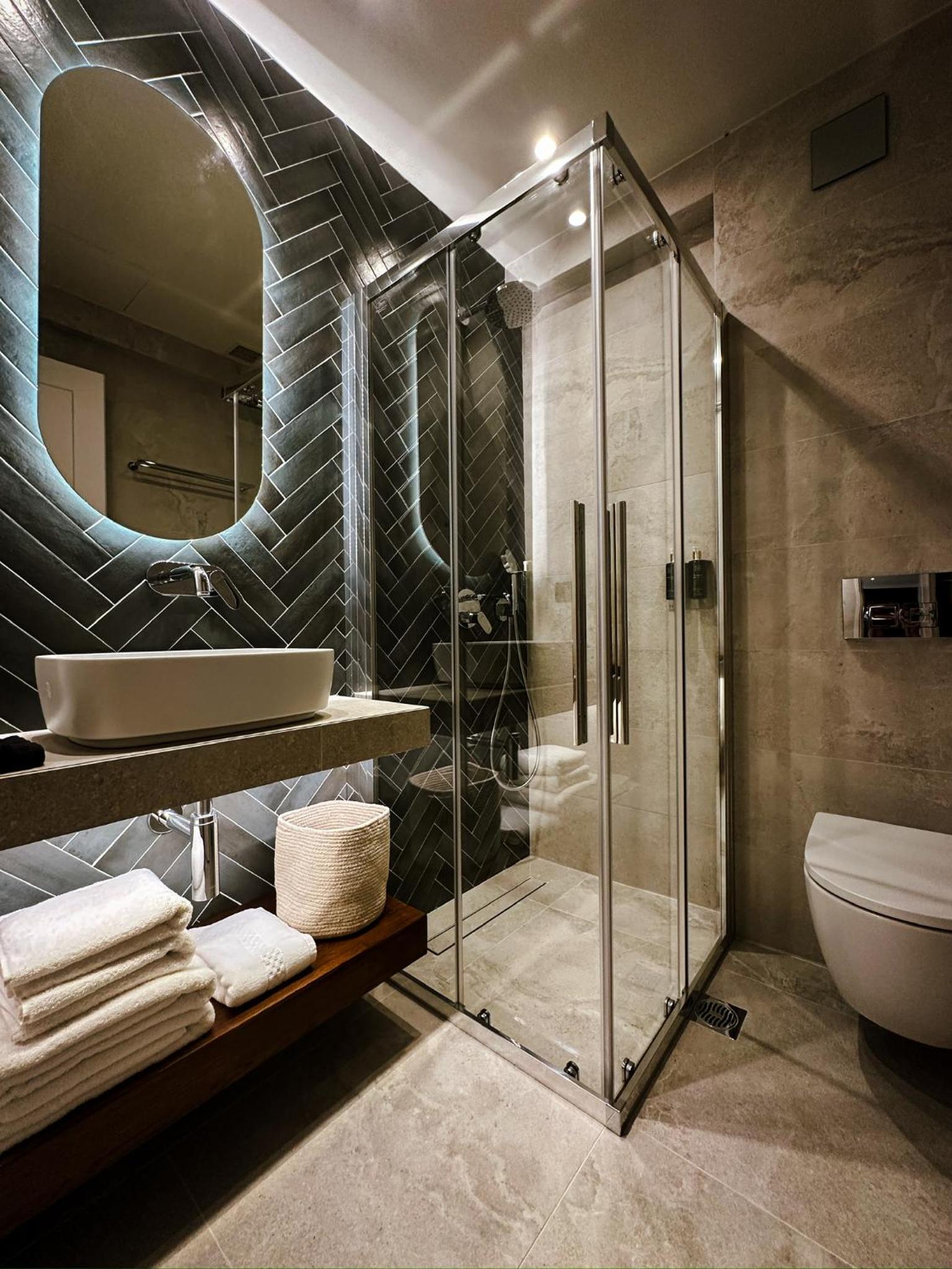 Deluxe Double Room with Balcony photo 3