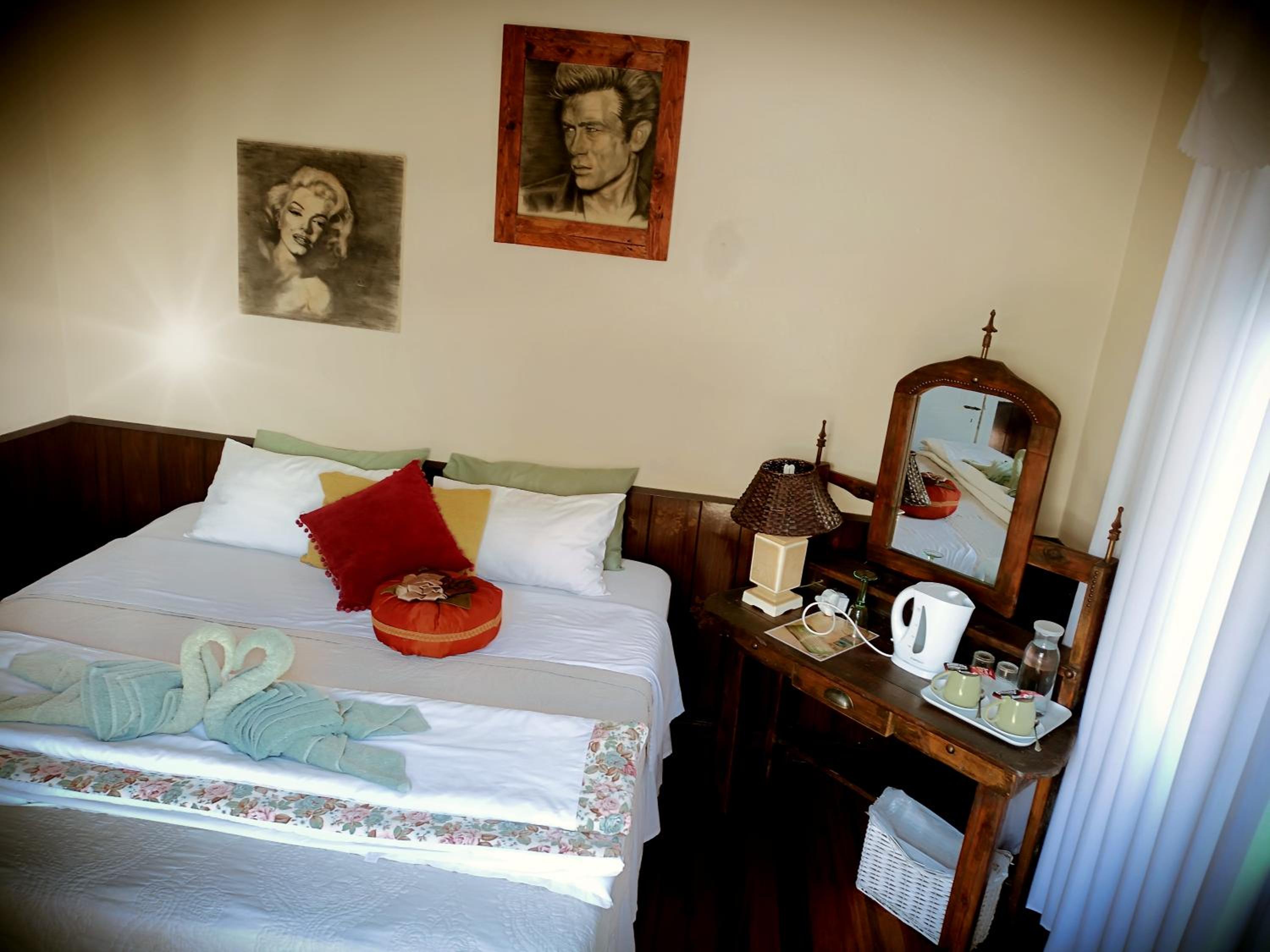 Double Room with Shared Bathroom photo 3
