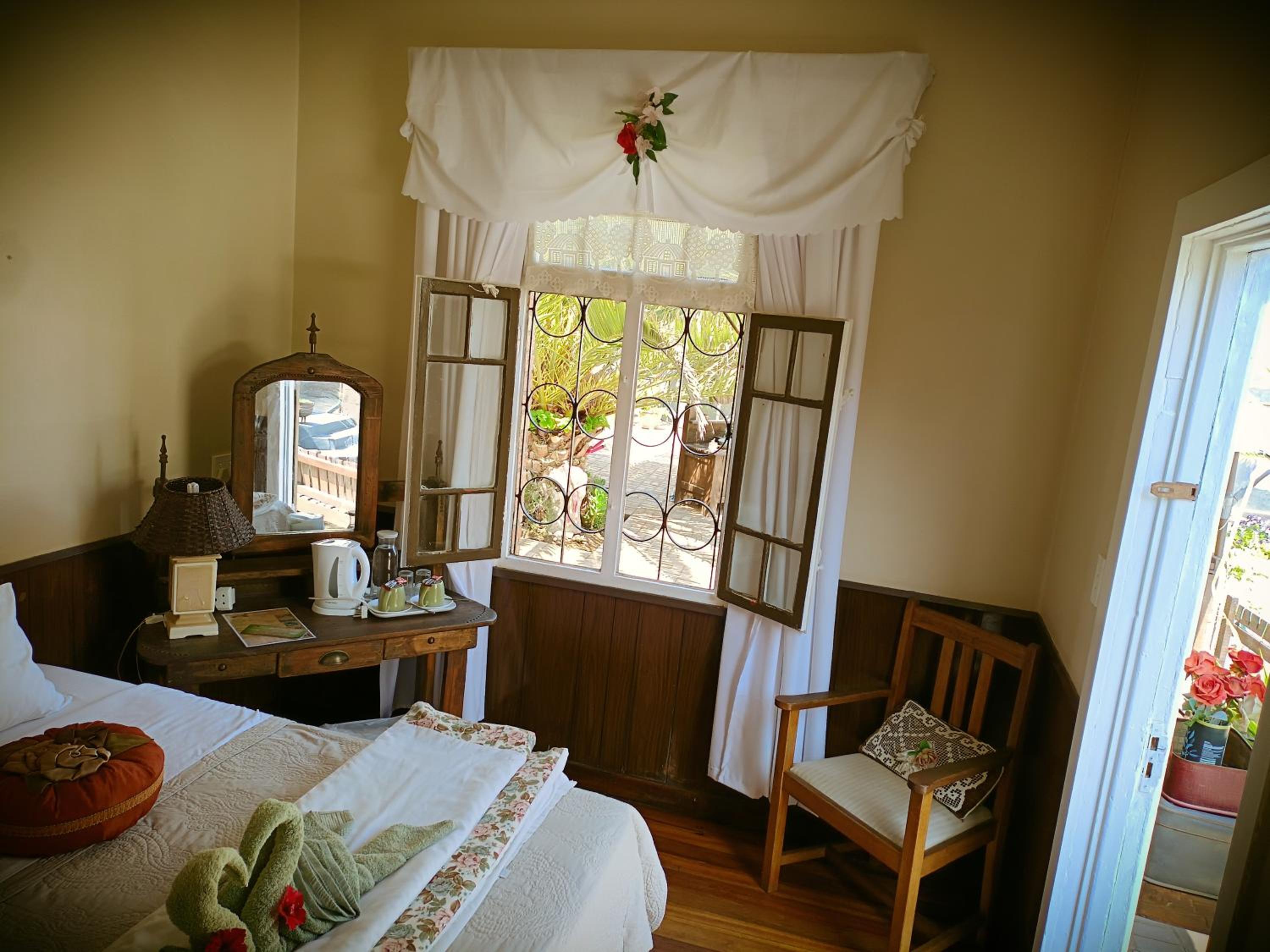 Double Room with Shared Bathroom photo 2