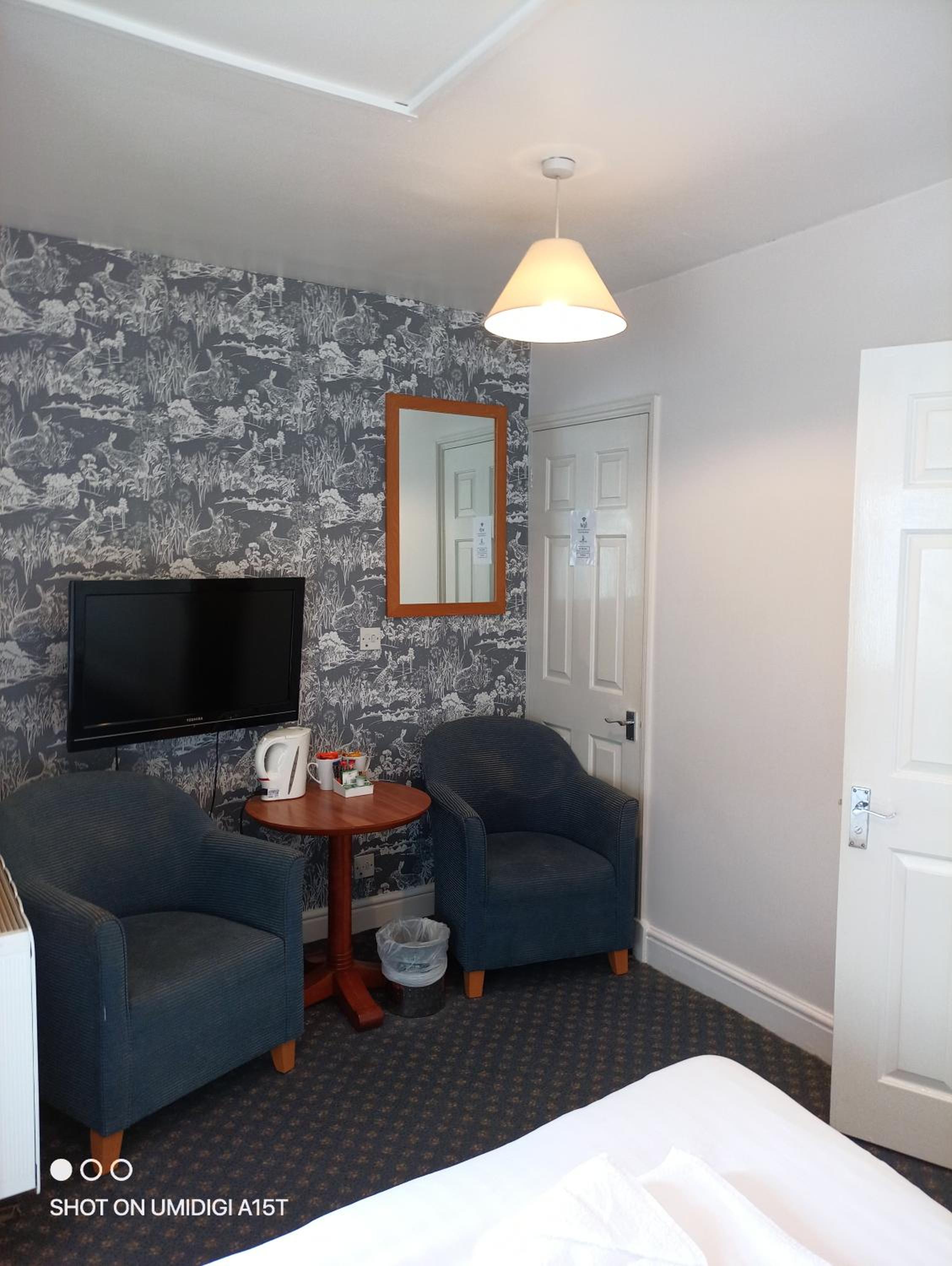 Double Room with Private Bathroom photo 3