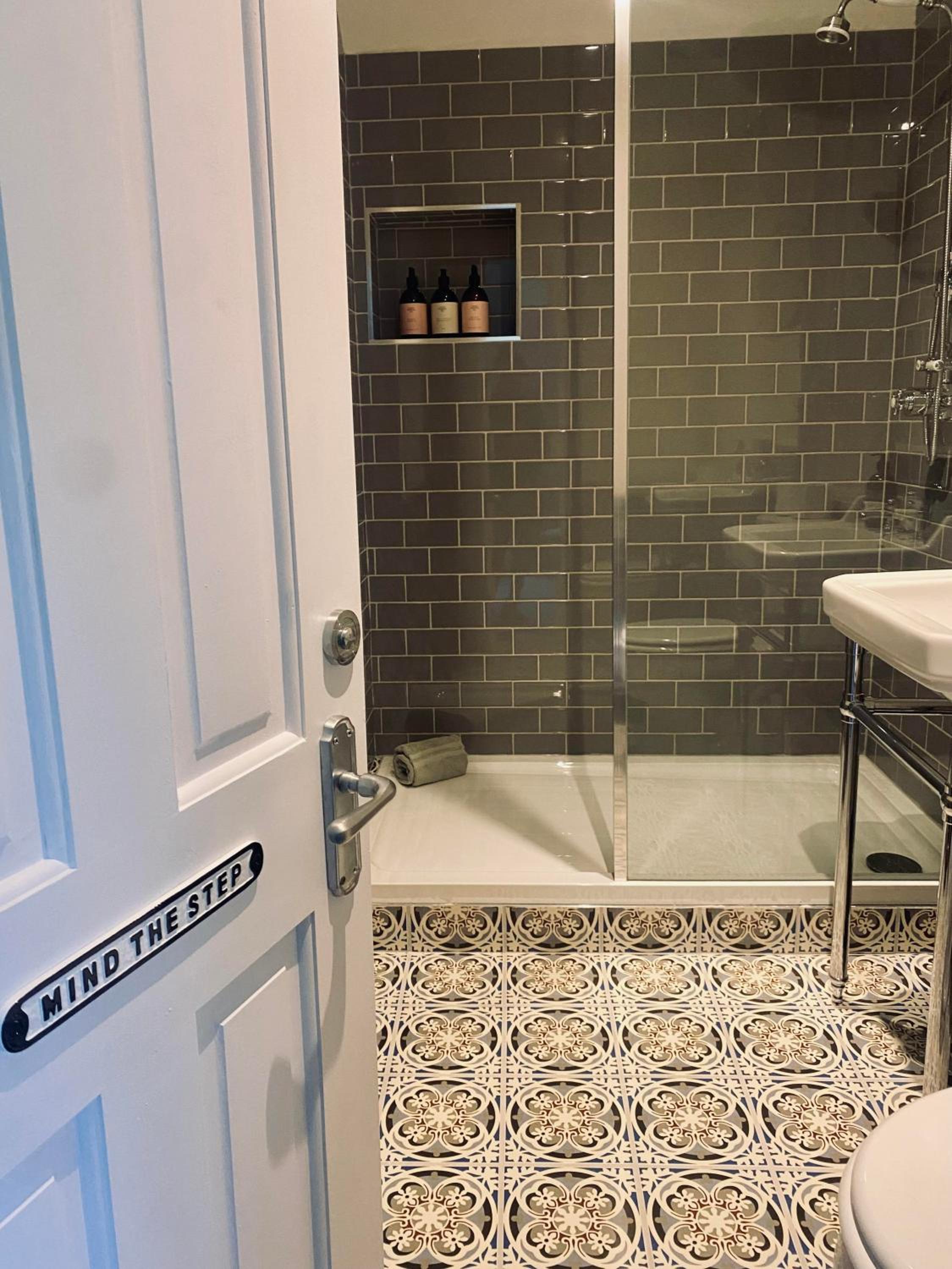 Deluxe Double Room with Shower