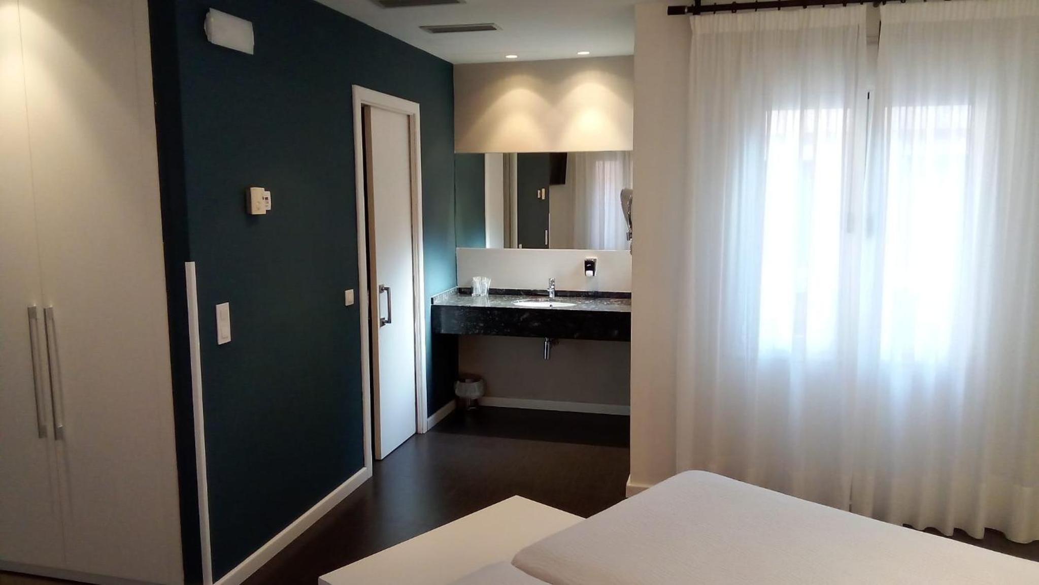 Superior Double or Twin Room - Photo 4