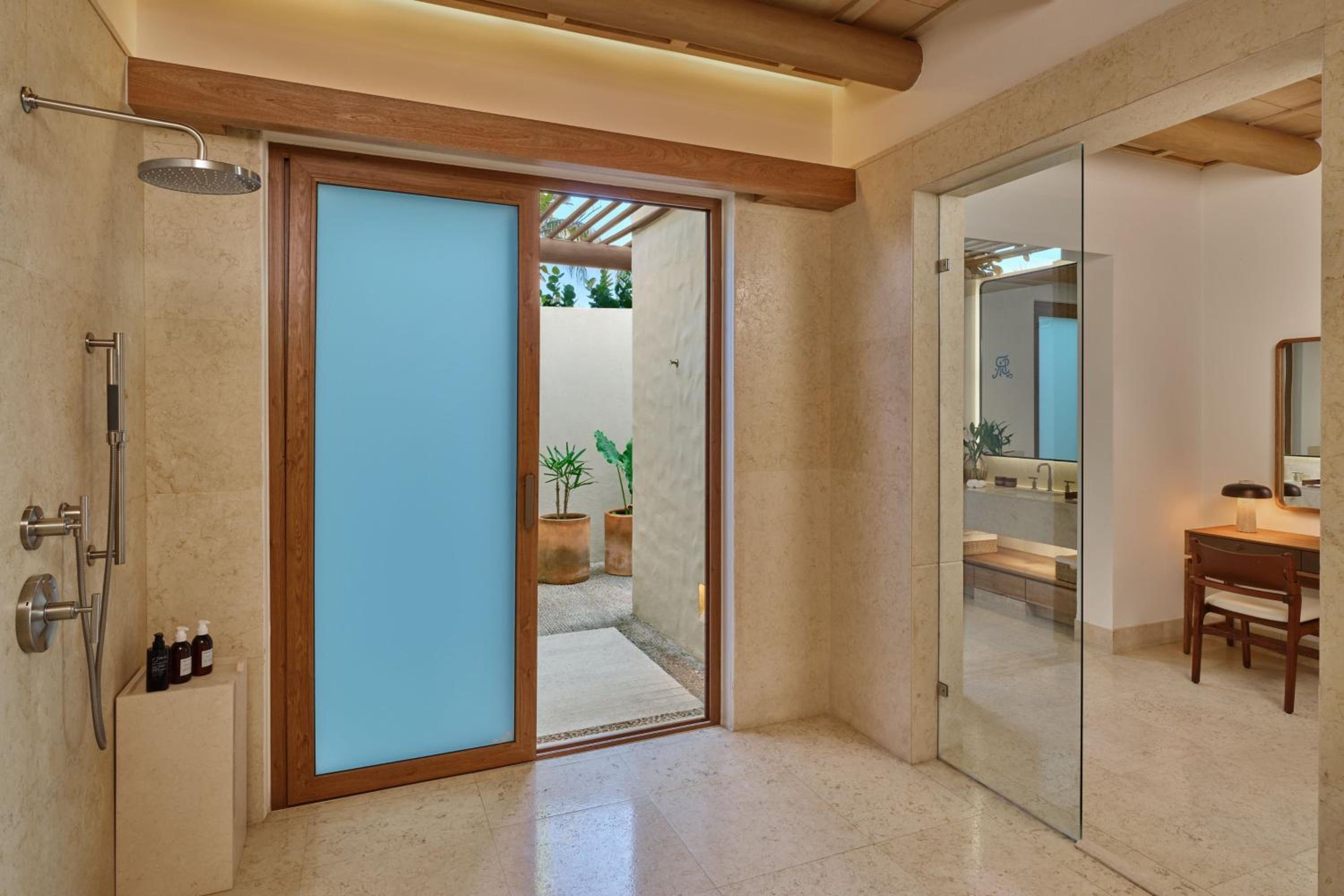 Luxury Villa, 1 Bedroom Villa, 1 King, Beachfront, Whirlpool - Photo 3