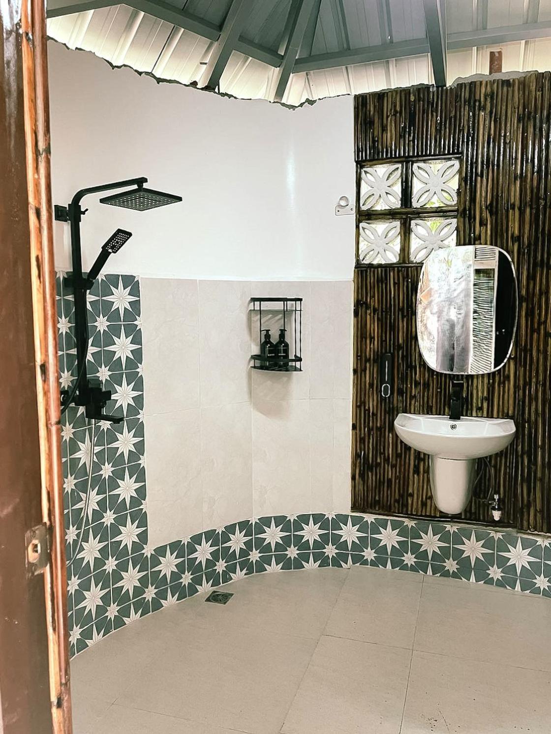 Double Room with Shared Bathroom photo 2