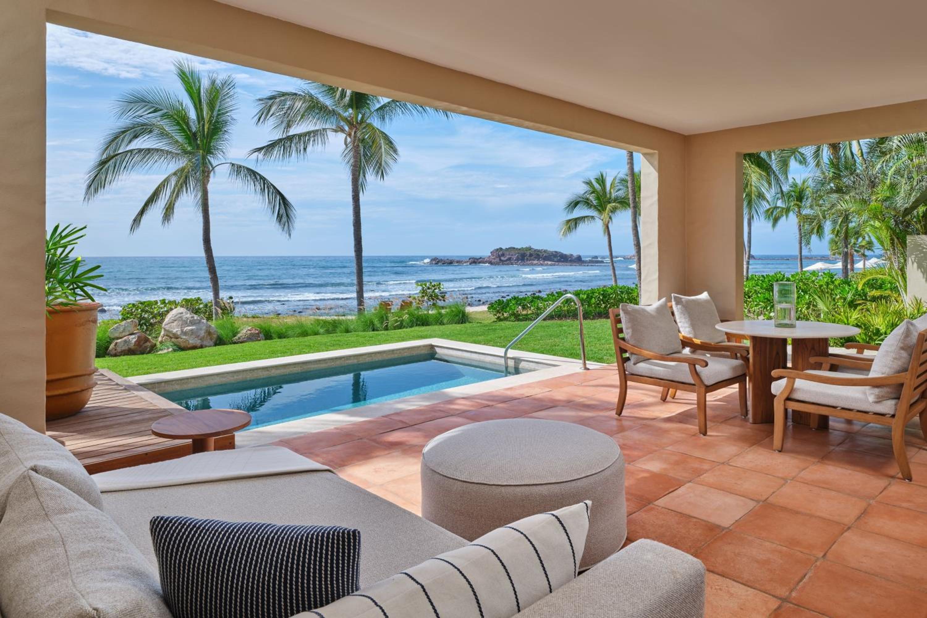 Deluxe Suite Beachfront with whirlpool, 1 Bedroom Larger Suite, 1 King - Photo 2