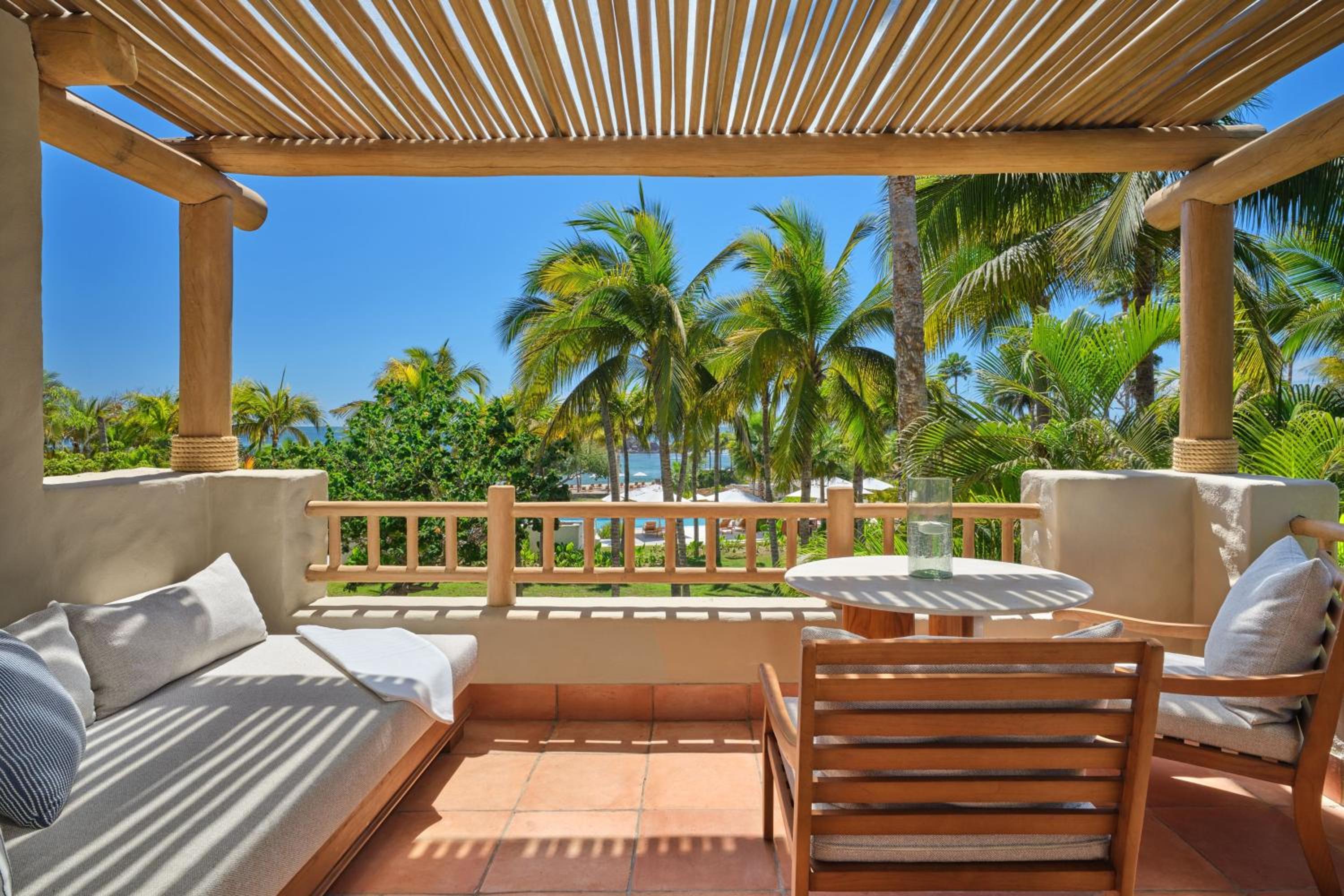 Deluxe Ocean View 1 King, Guest room, 1 King, Ocean view - Photo 4