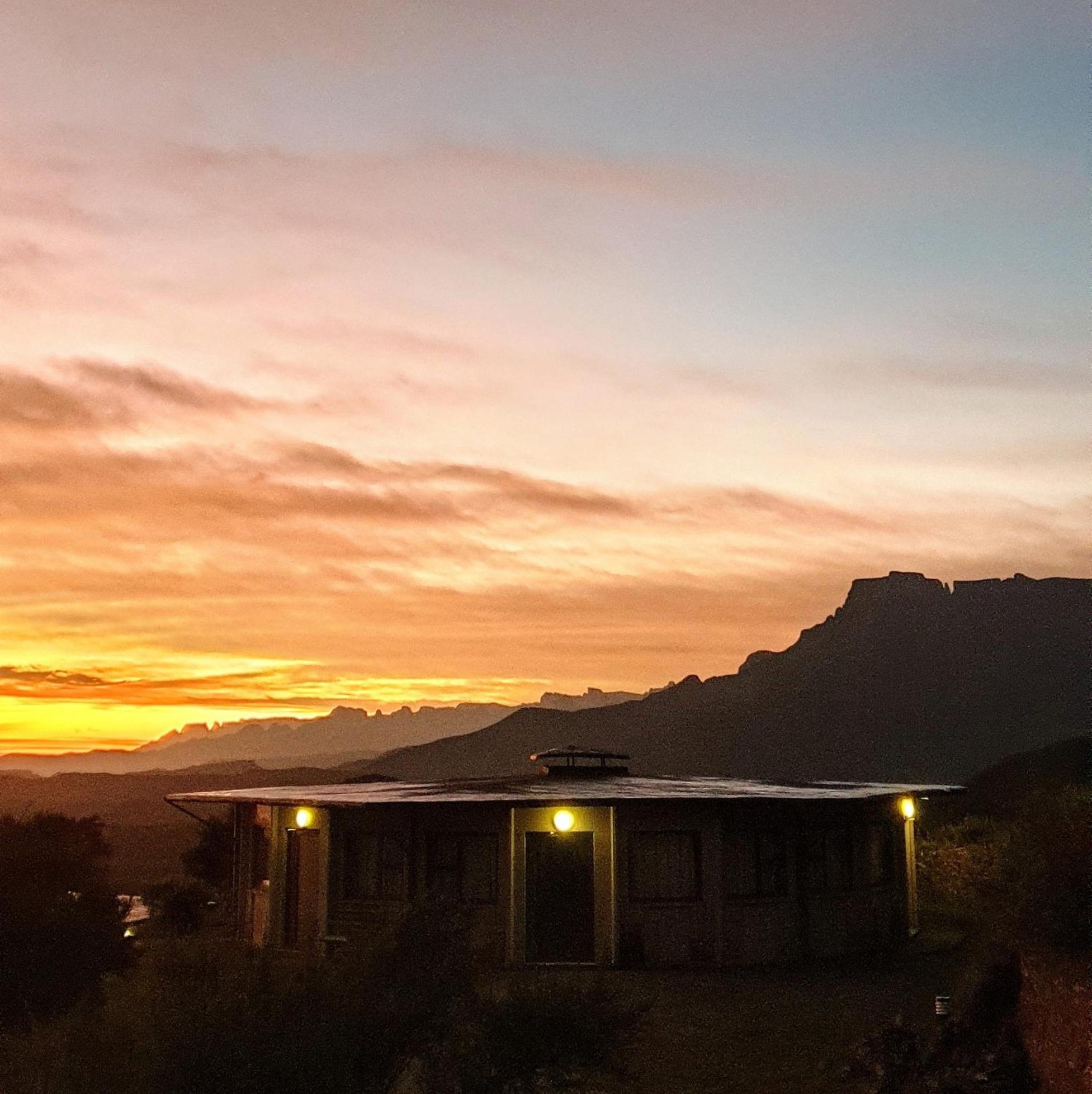 Deluxe Double or Twin Room with Mountain View - Photo 5