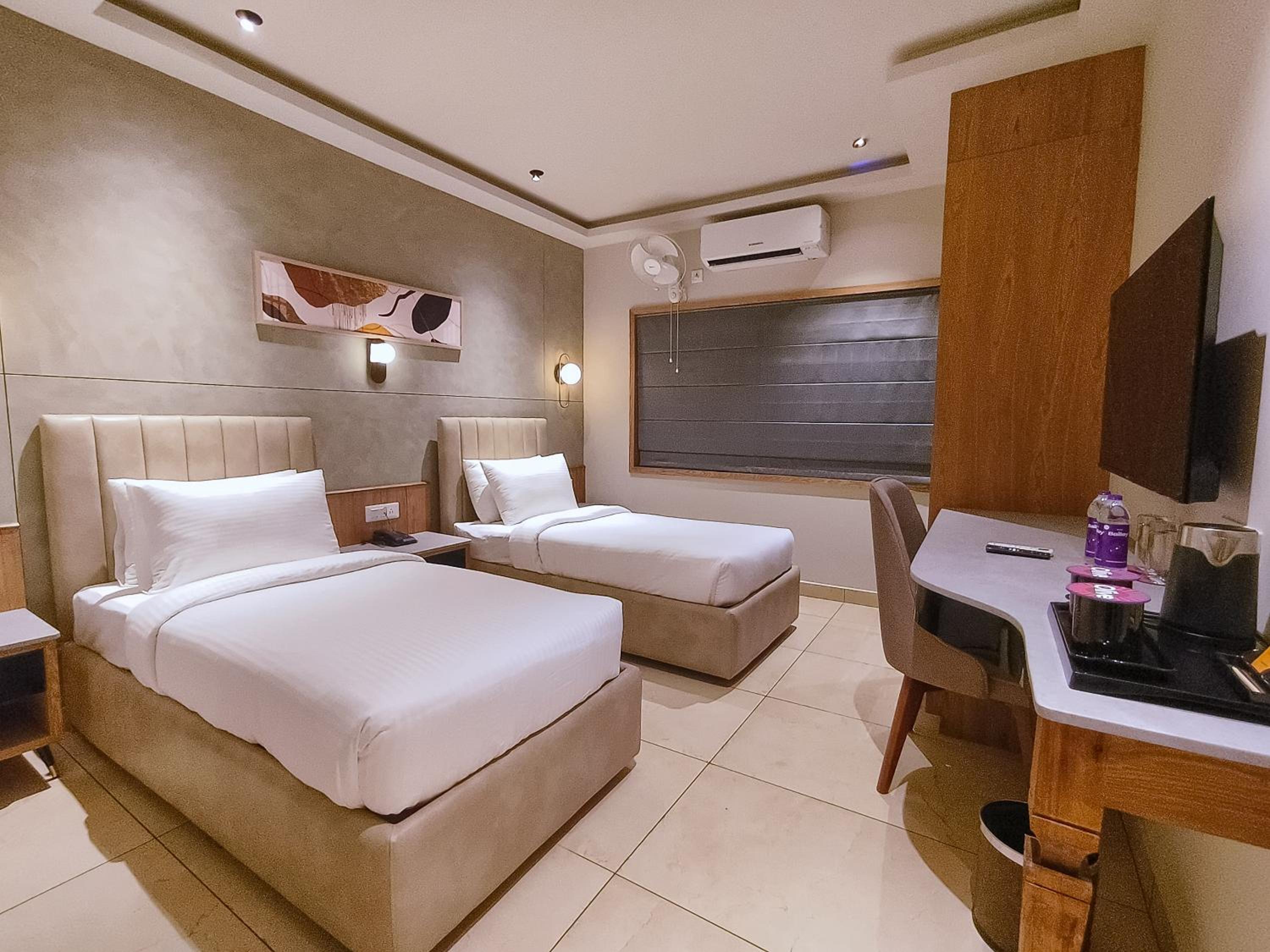 Standard Twin Room - Photo 1