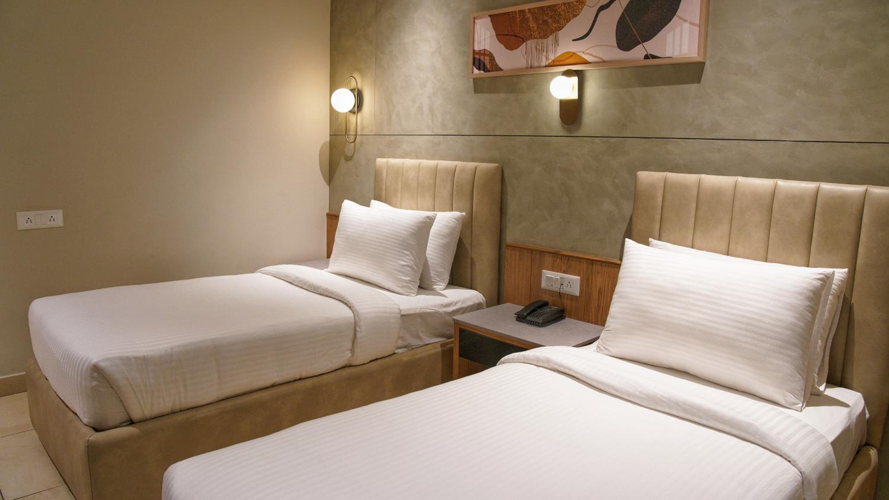 Standard Twin Room - Photo 2