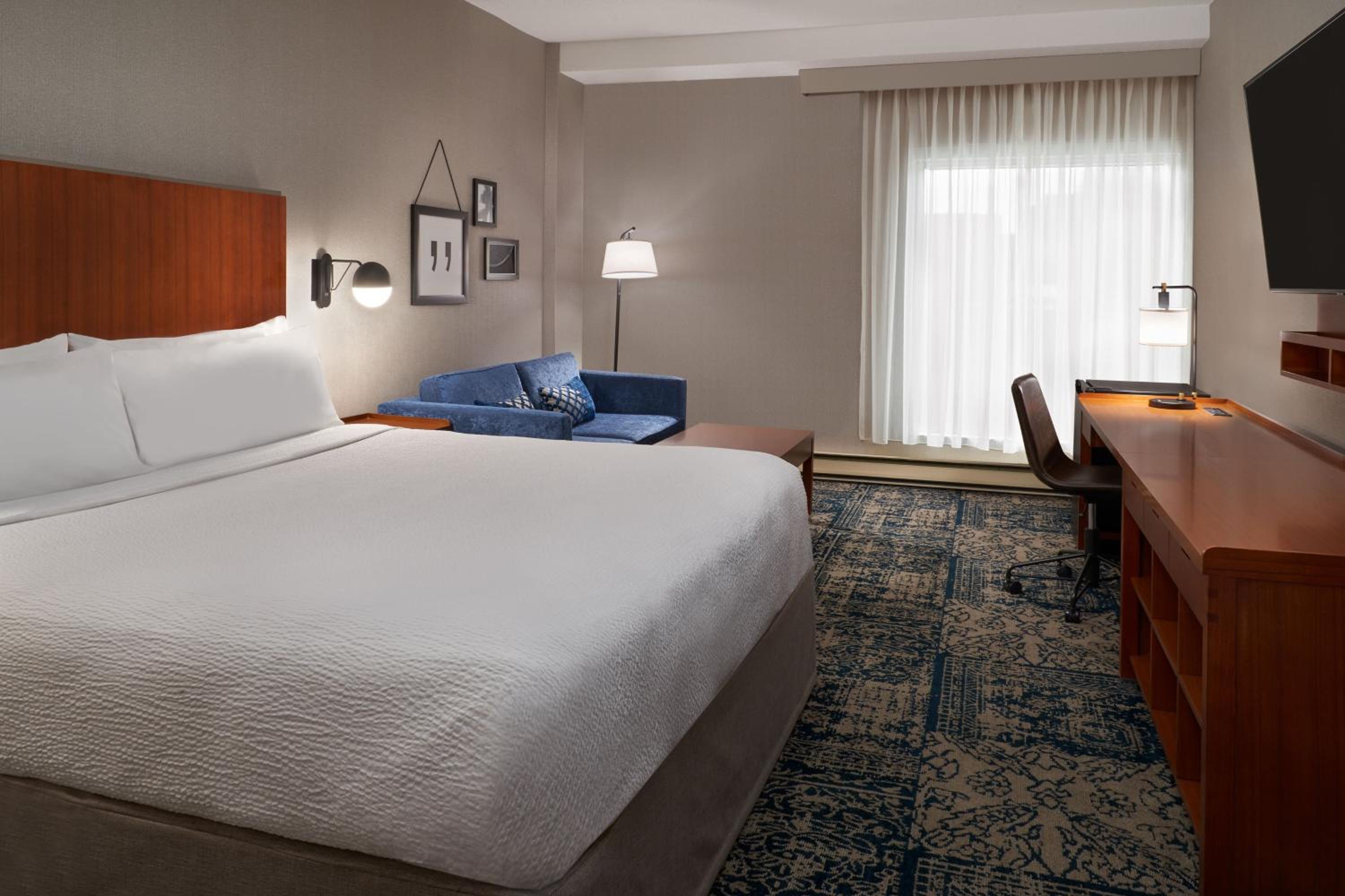 Deluxe Room, Guest room, 1 King, Sofa bed