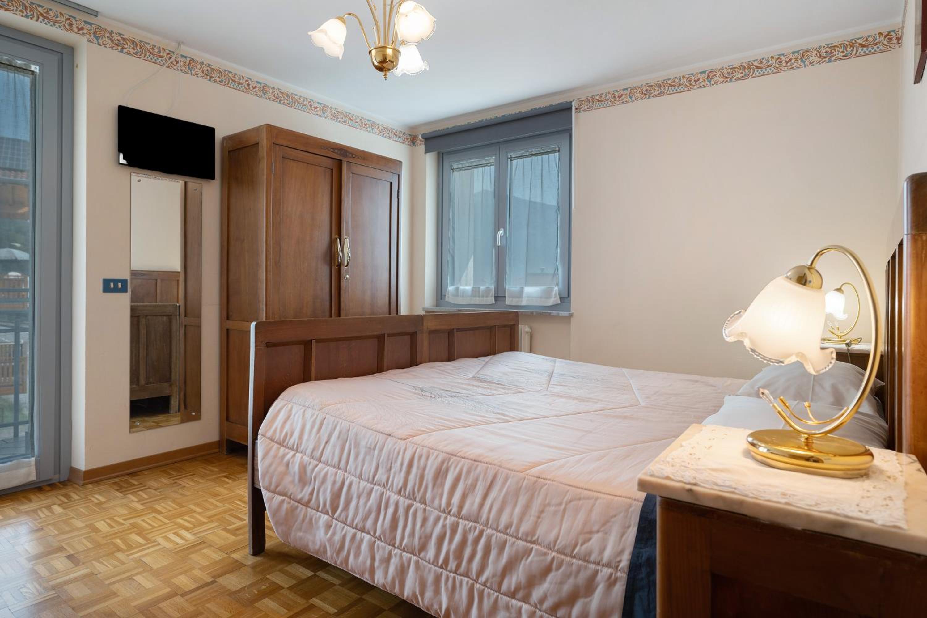 Two-Bedroom Deluxe Apartment with Garden View photo 1