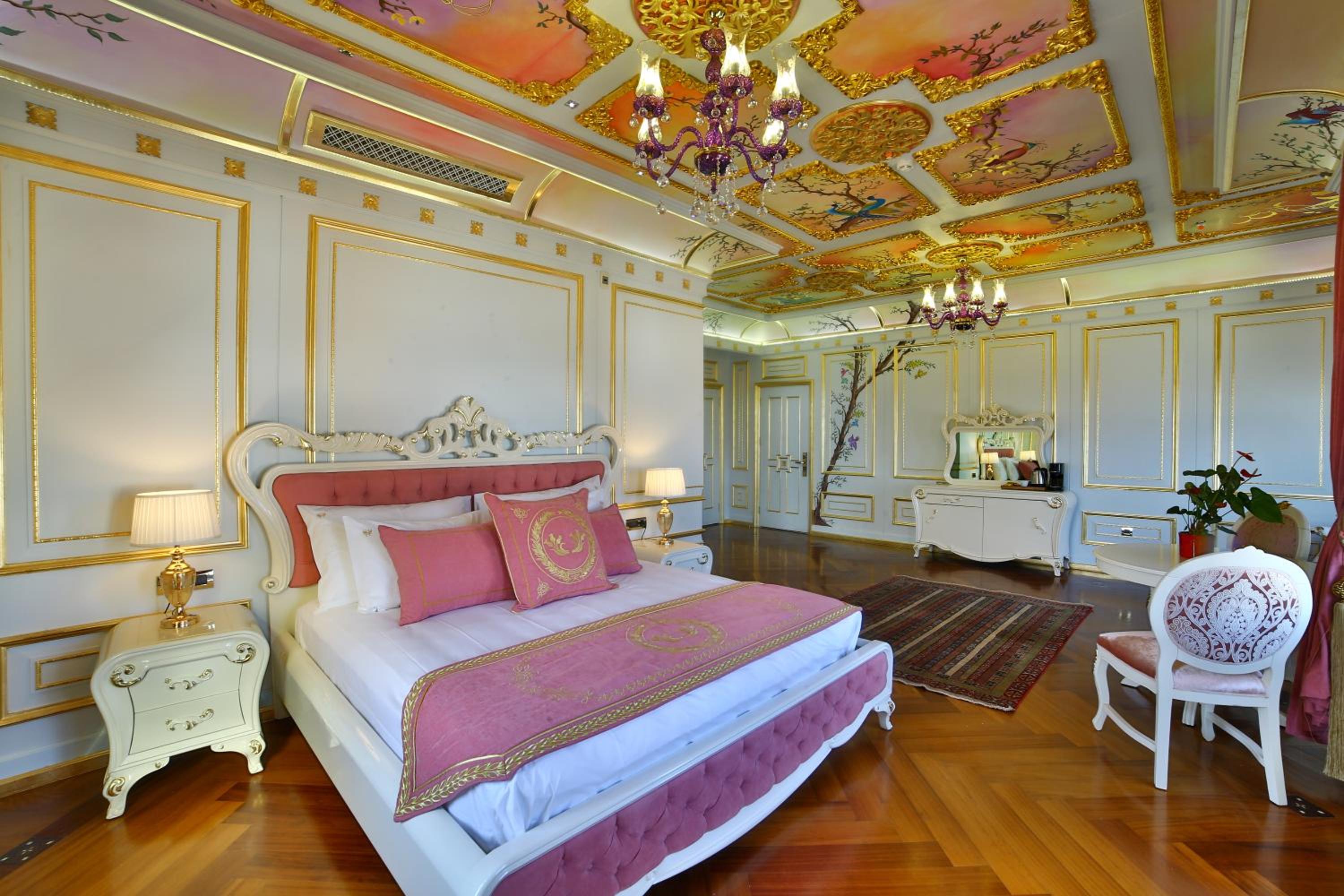 Mansion Royal Suite - Free Shared Spa Access (Self use) photo 1