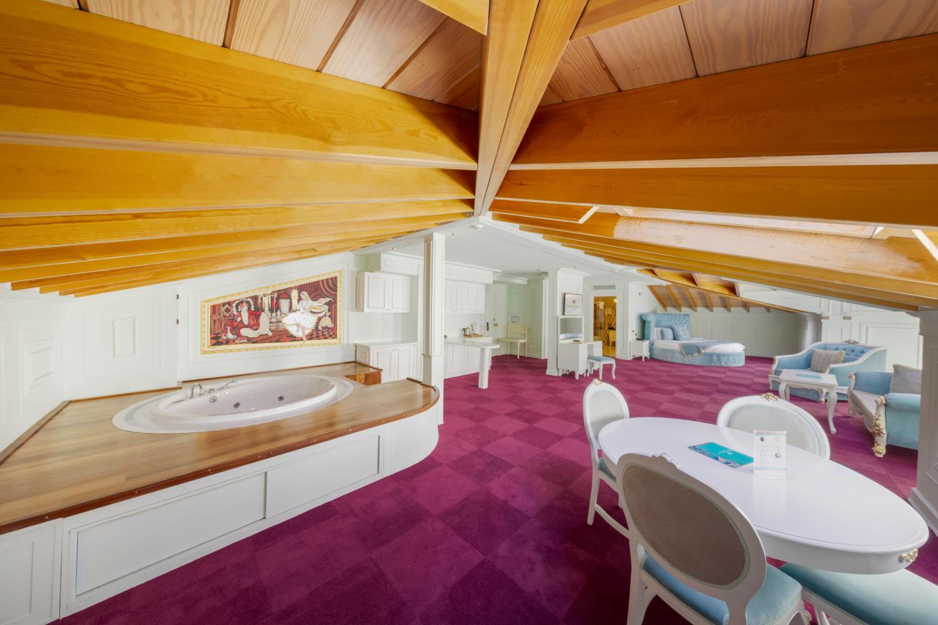 Mansion Loft Suite ( Only Sky View ) - Free Shared Spa Access (Self use)