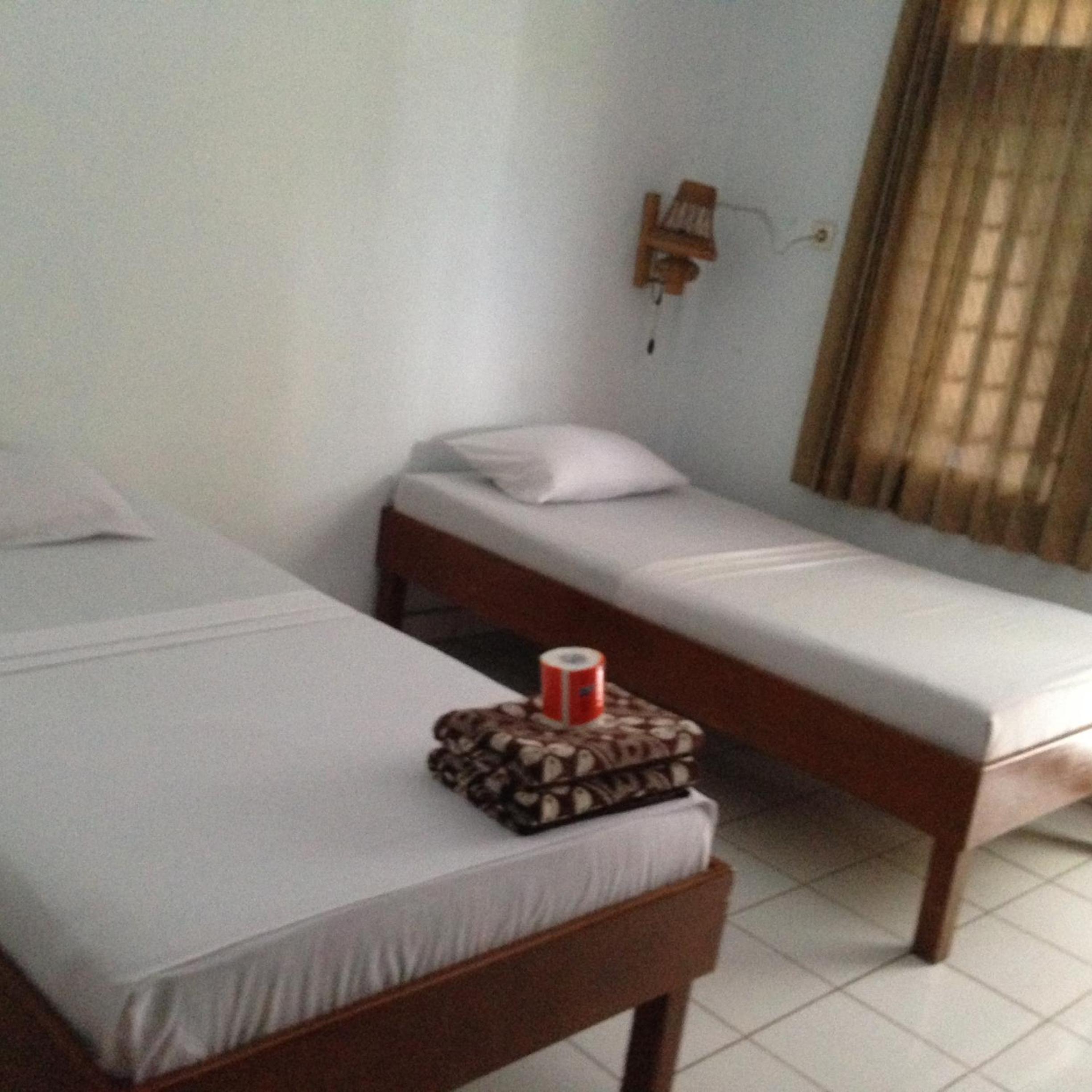 Economy Twin Room photo 3