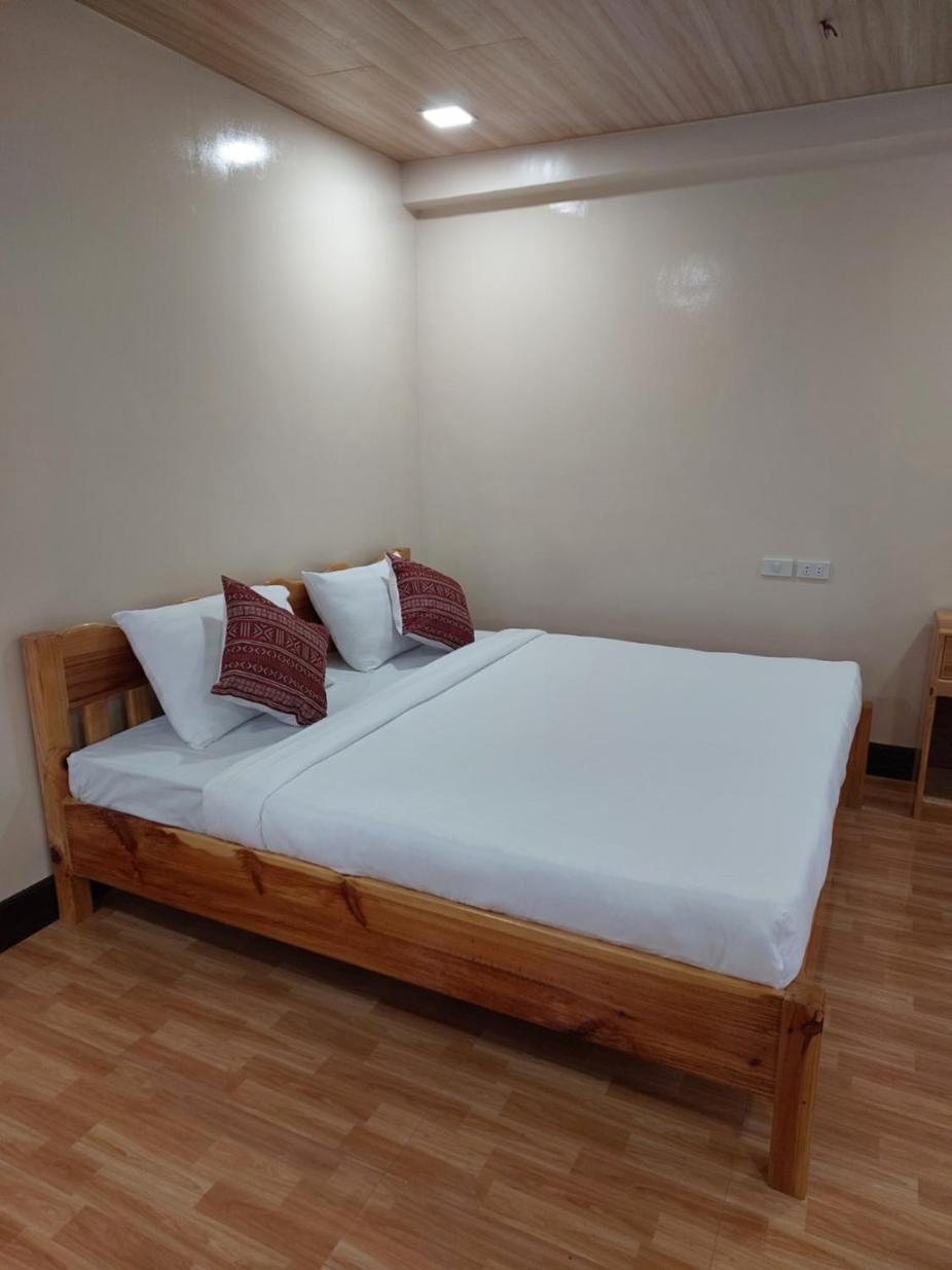 King Suite with Balcony photo 3