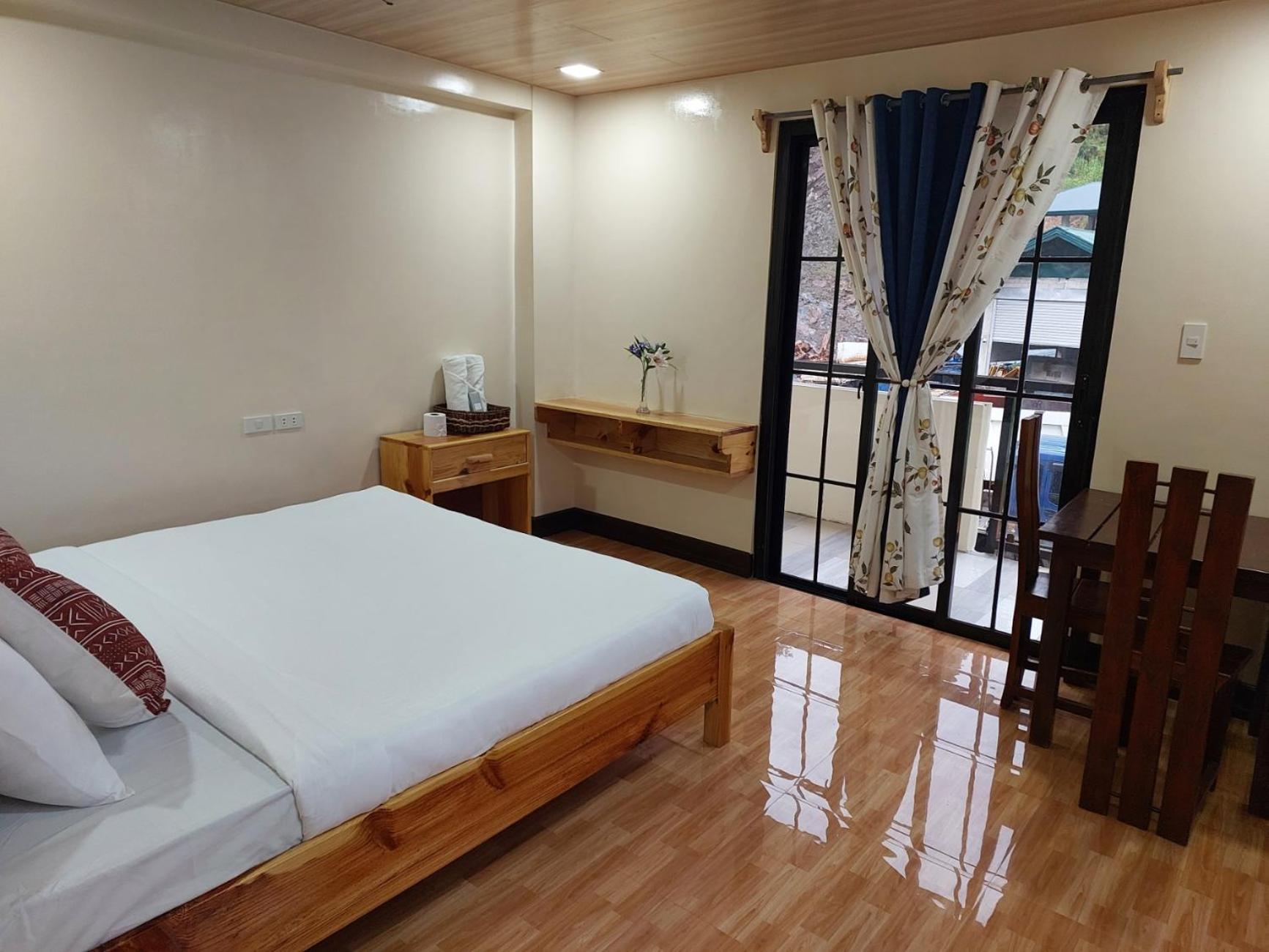 King Suite with Balcony photo 1