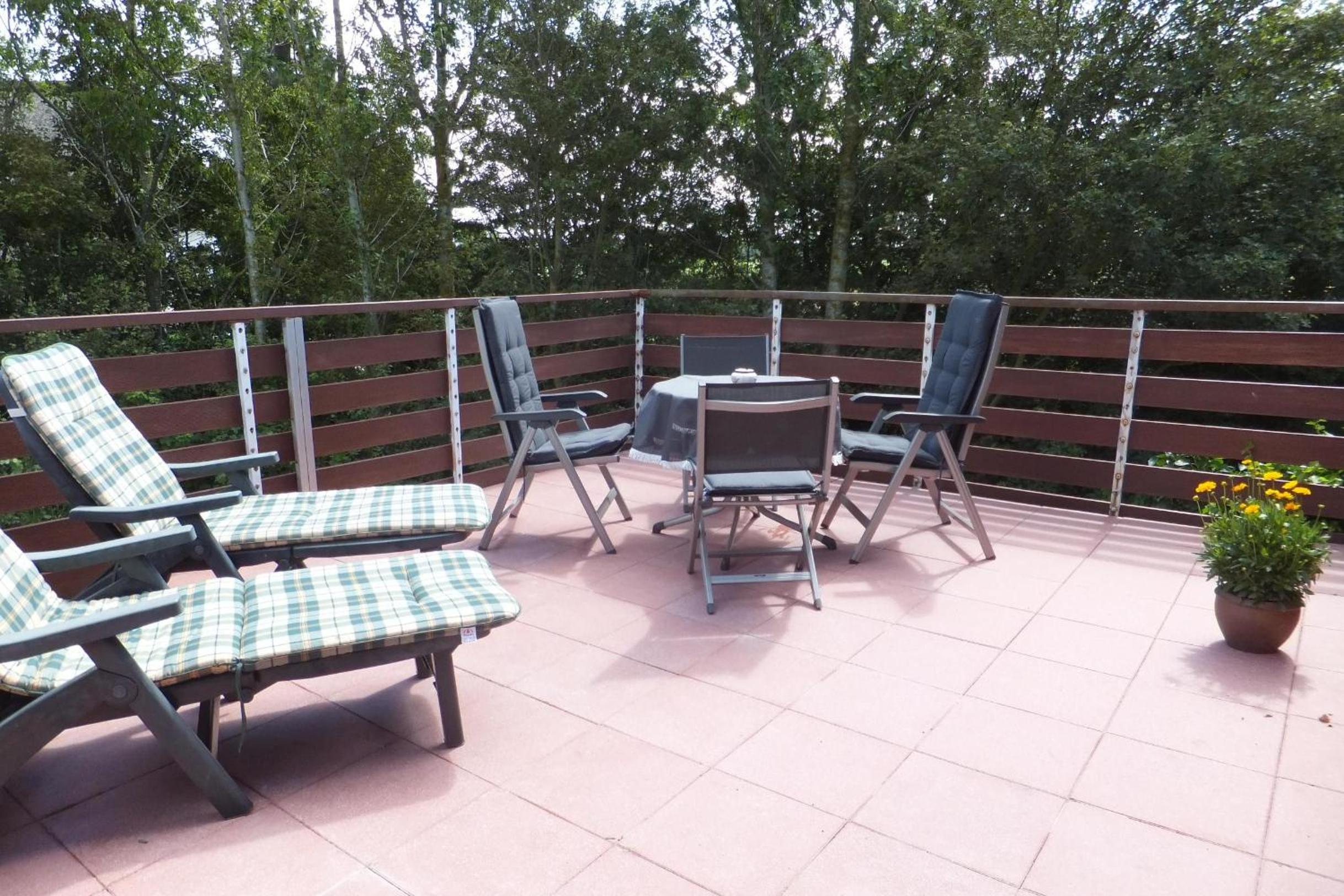 One-Bedroom Apartment with Balcony photo 3
