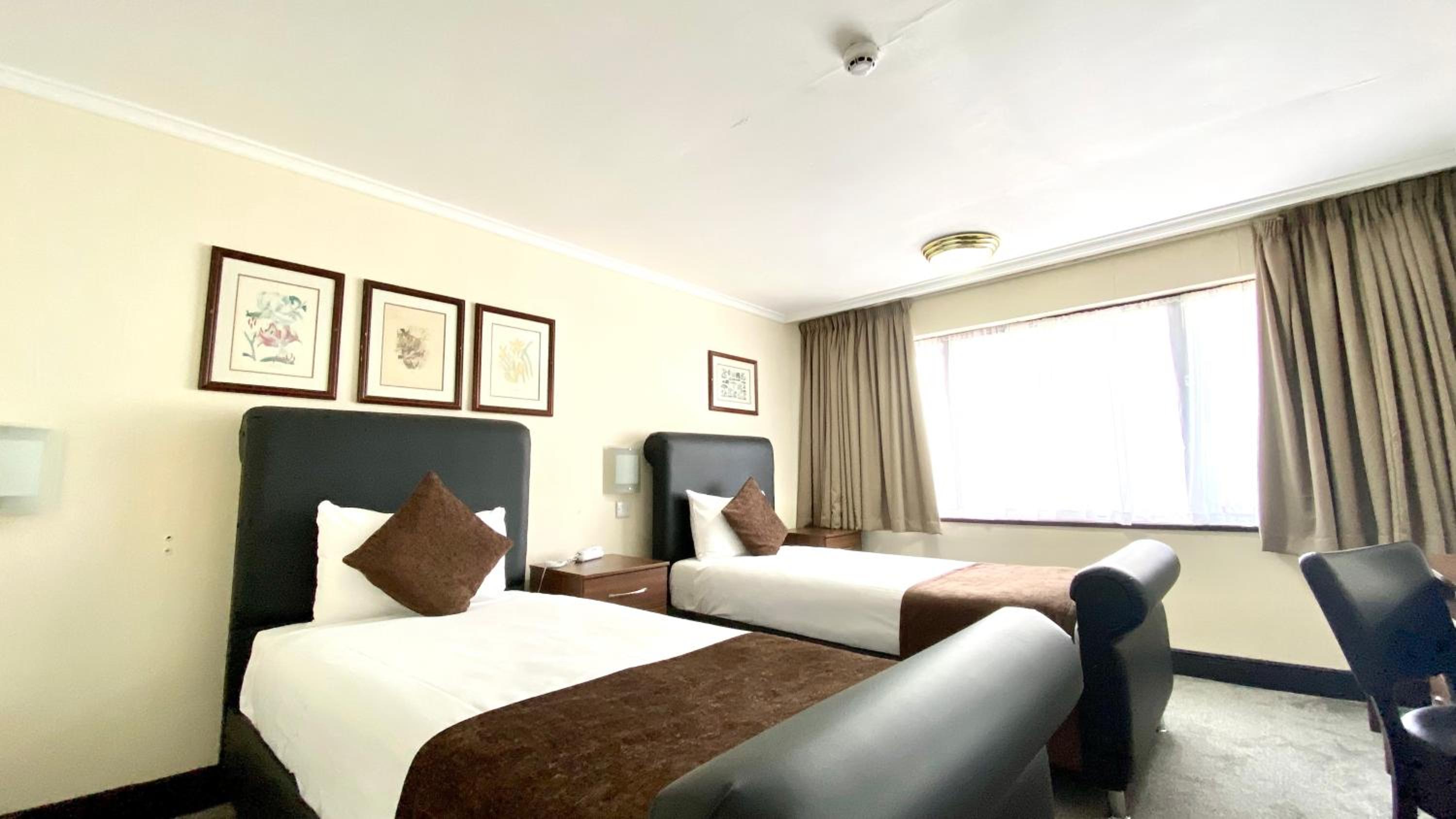 Twin Room - Photo 13