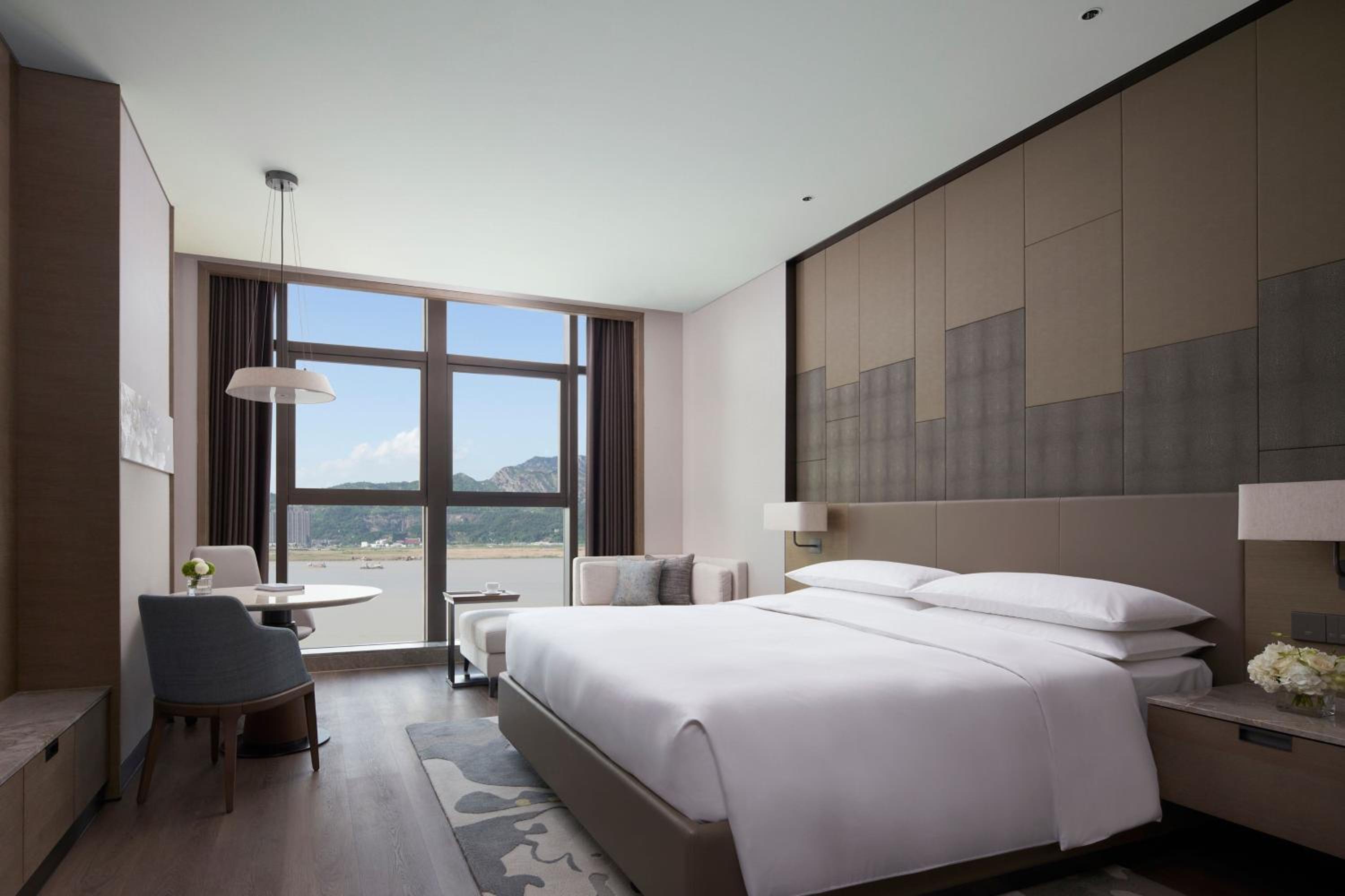 King Room with River View - Photo 5