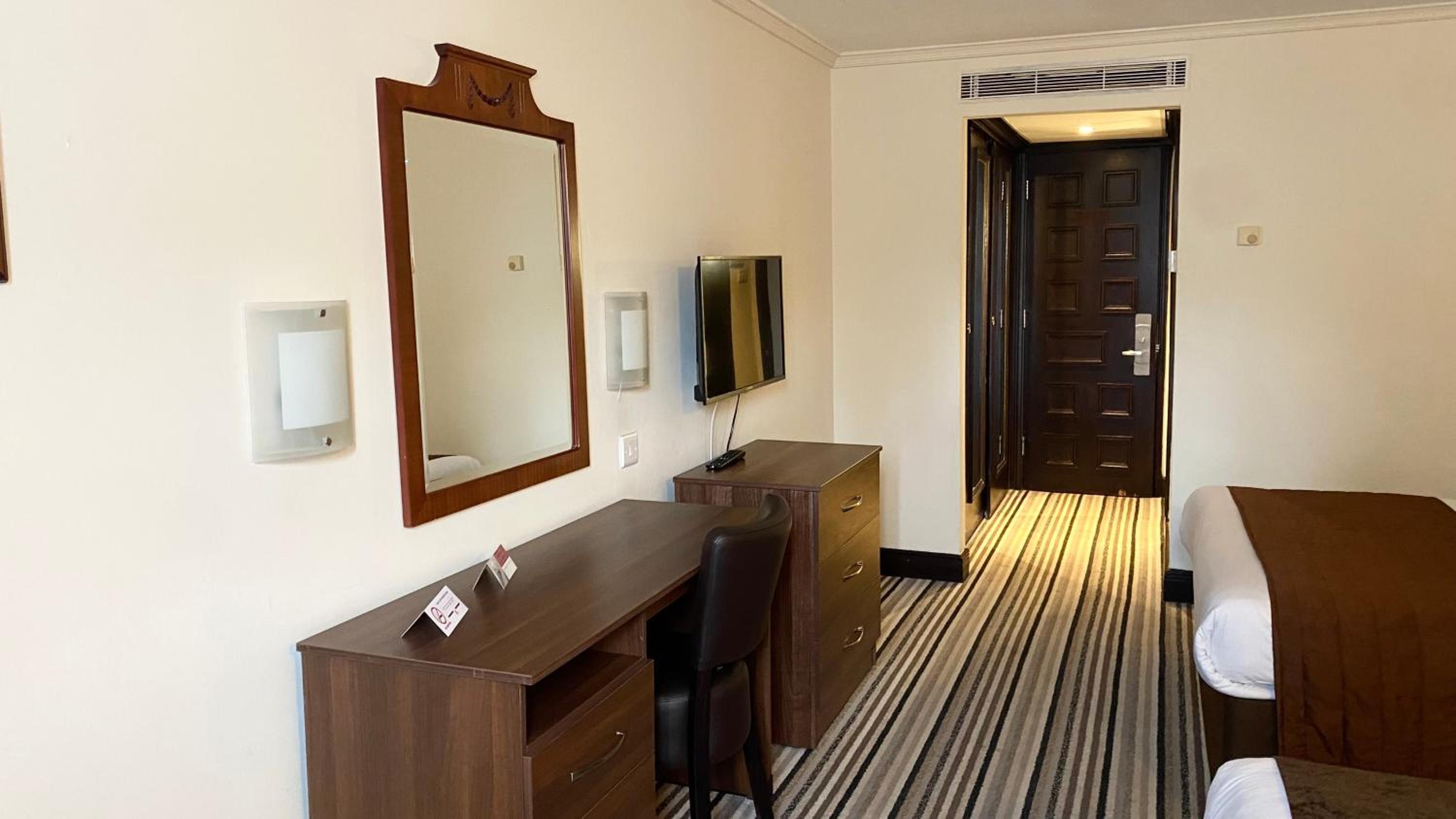 Family Room - Photo 12