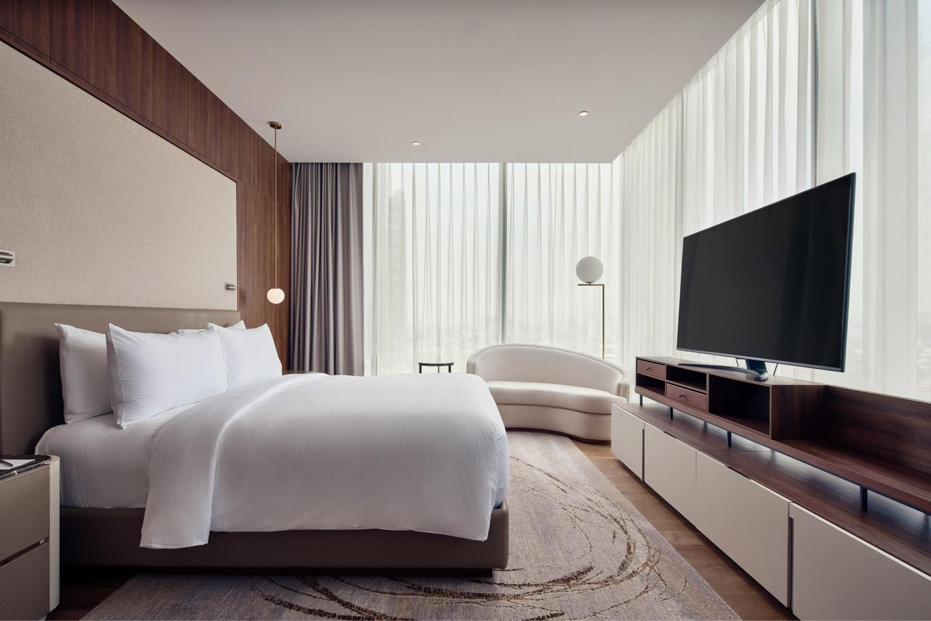 Junior King Suite - Photo 2