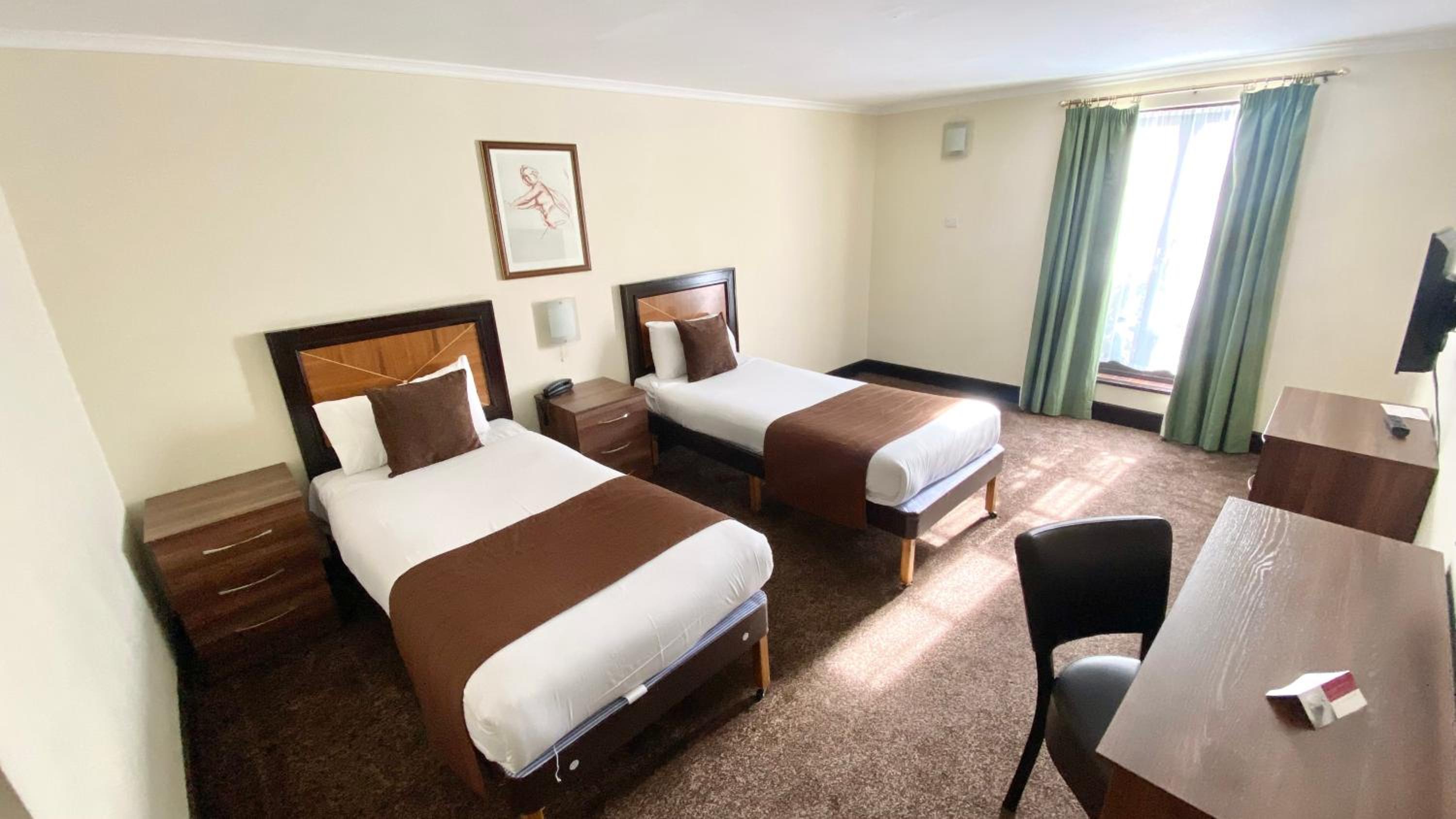Twin Room - Photo 10