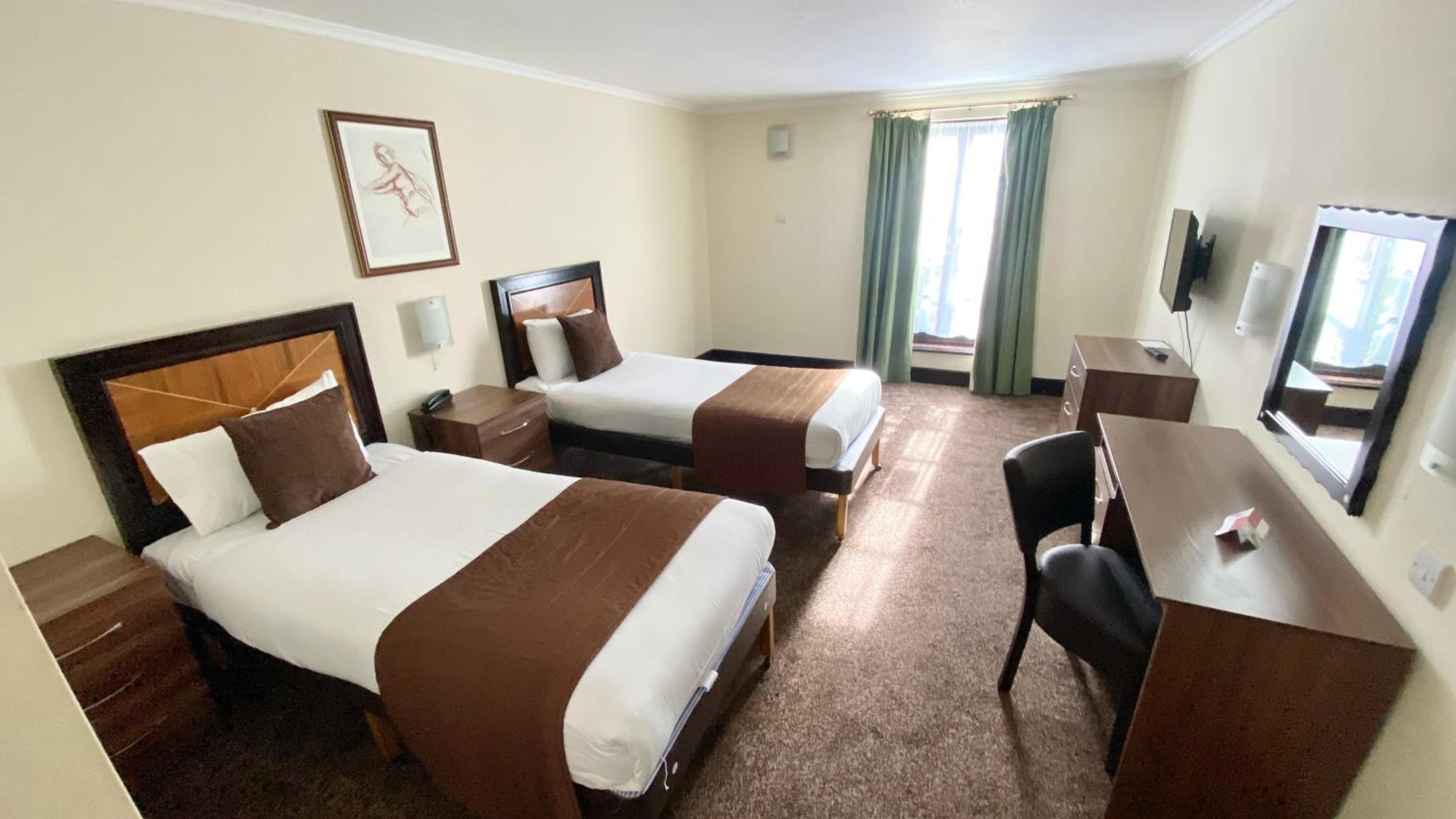 Twin Room - Photo 11