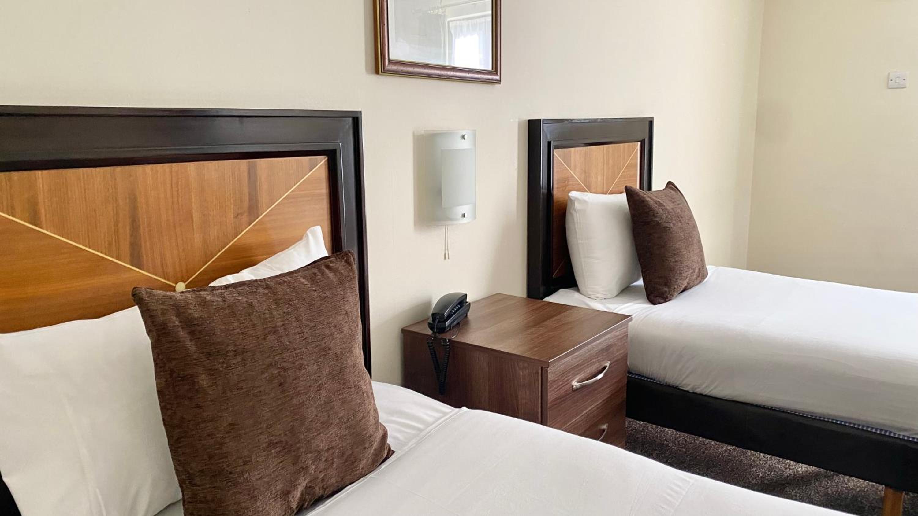 Twin Room - Photo 1