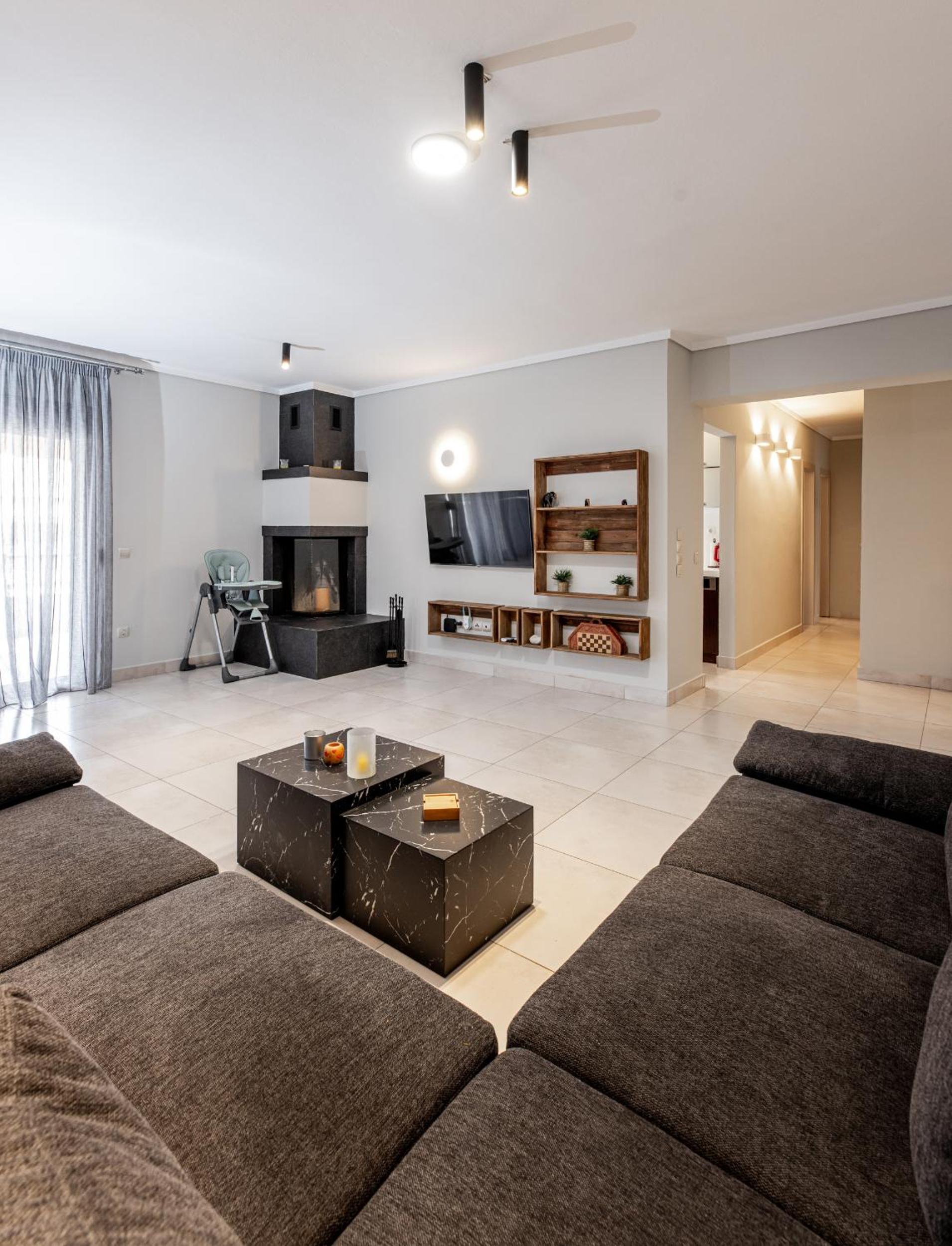 Three-Bedroom Apartment with Mountain View
