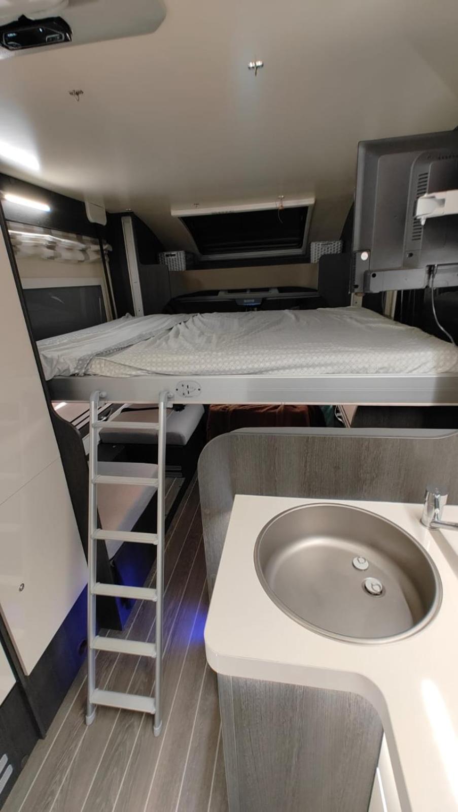 Mobile Home photo 3